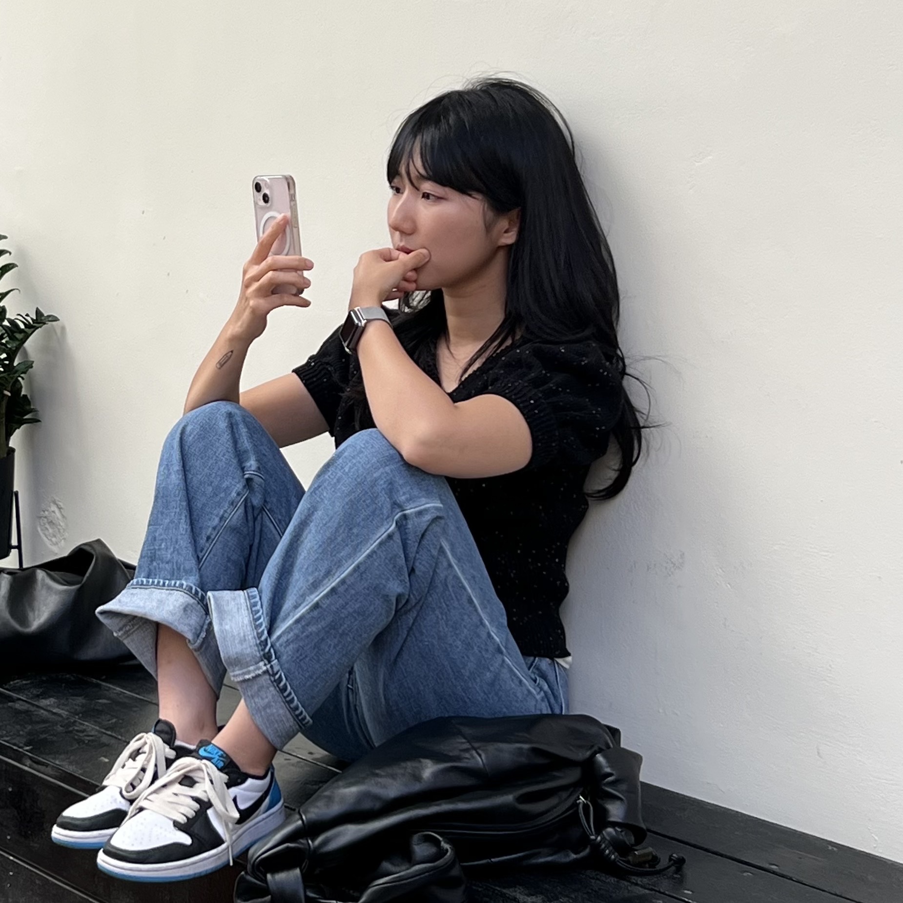 Jordan 1 Retro Low OG Black and Dark Powder Blue, Apple iPhone 13 Mini 512GB Pink (Korean Ver.) 착용 스타일
