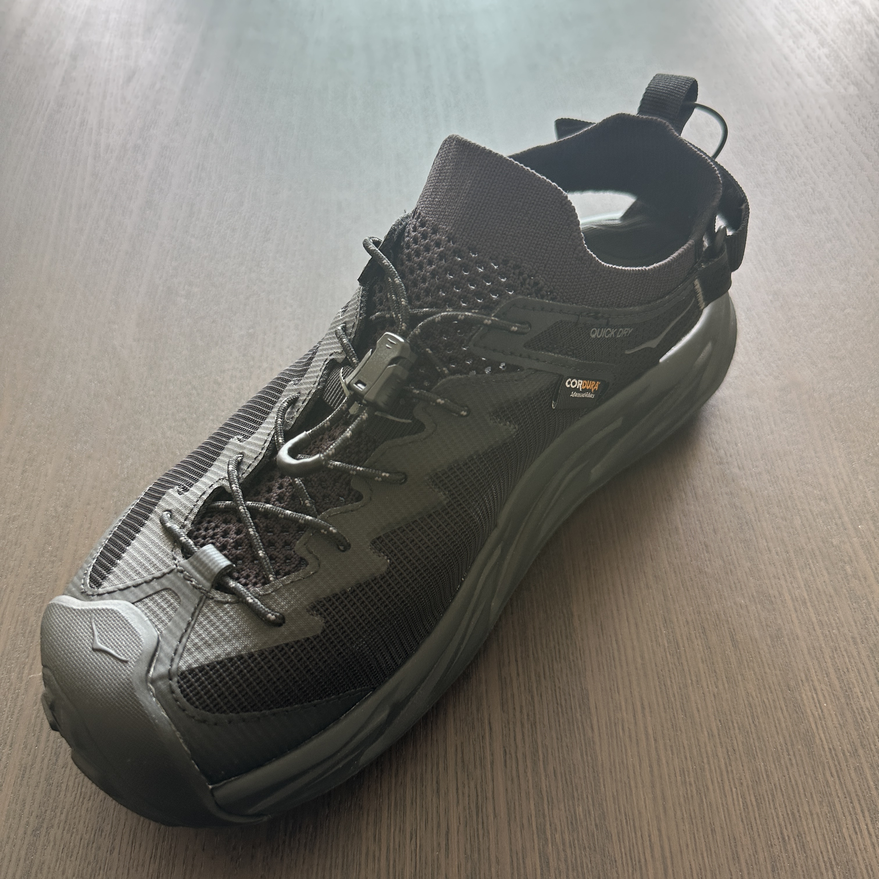 Hoka Hopara 2 Black 착용 스타일 - 2