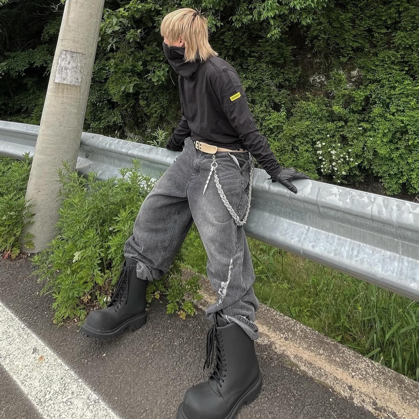 Balenciaga XL Army Boots Full Eva Black 착용 스타일 - 5