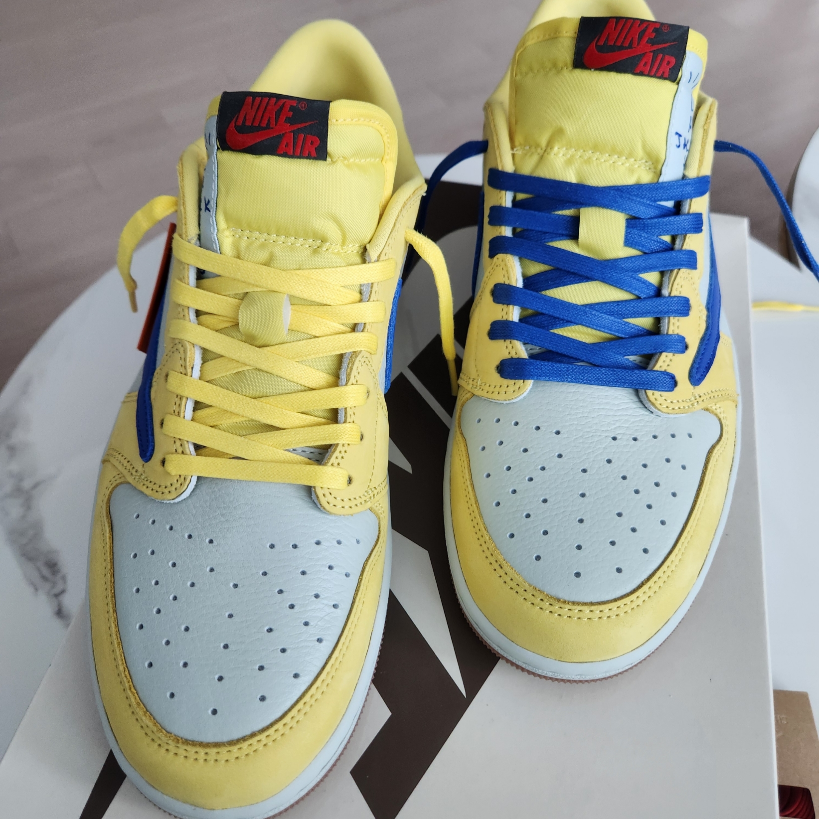 (W) Jordan 1 x Travis Scott Retro Low OG SP Canary 착용 스타일 - 2