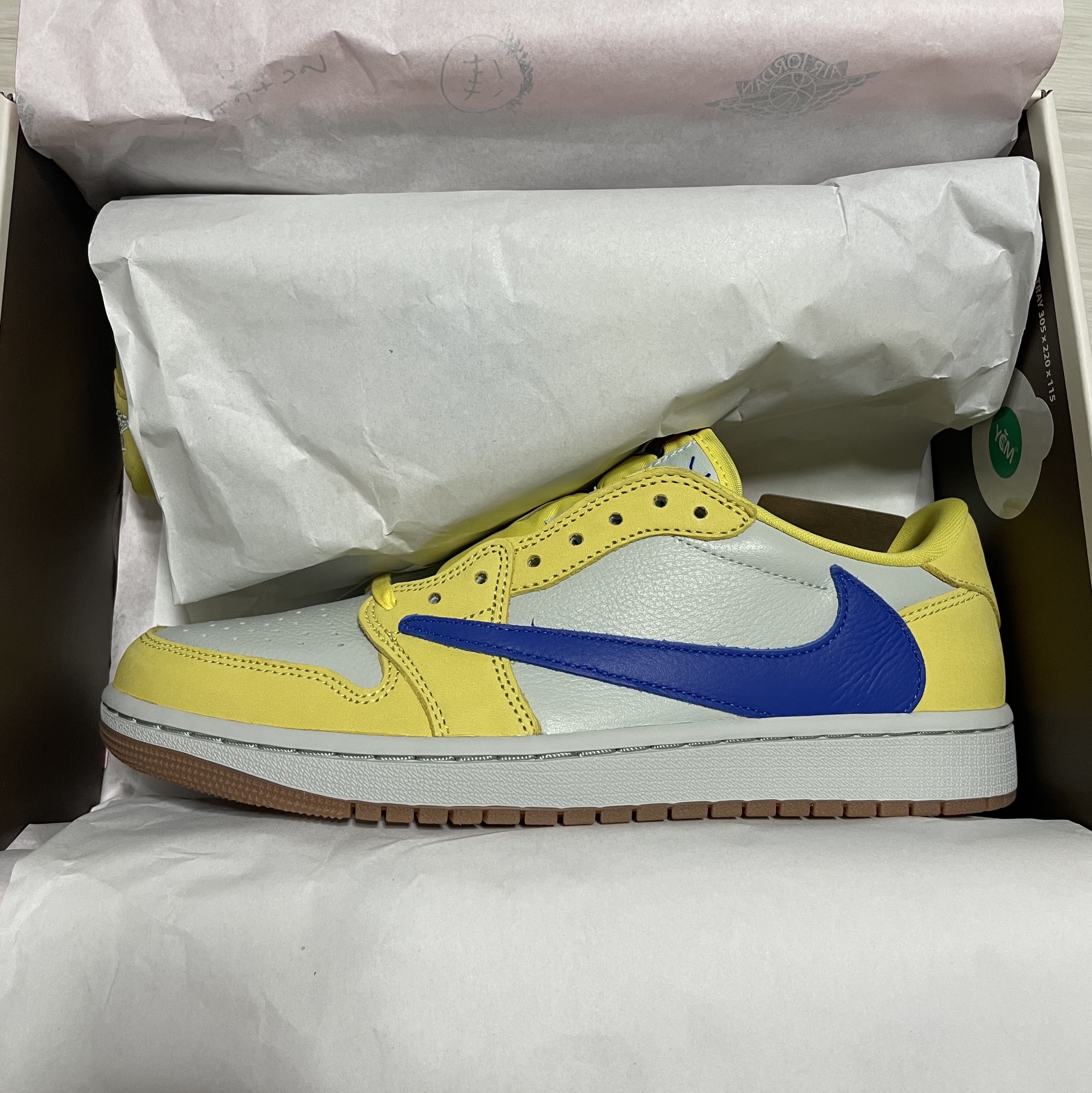 (W) Jordan 1 x Travis Scott Retro Low OG SP Canary 착용 스타일 - 1