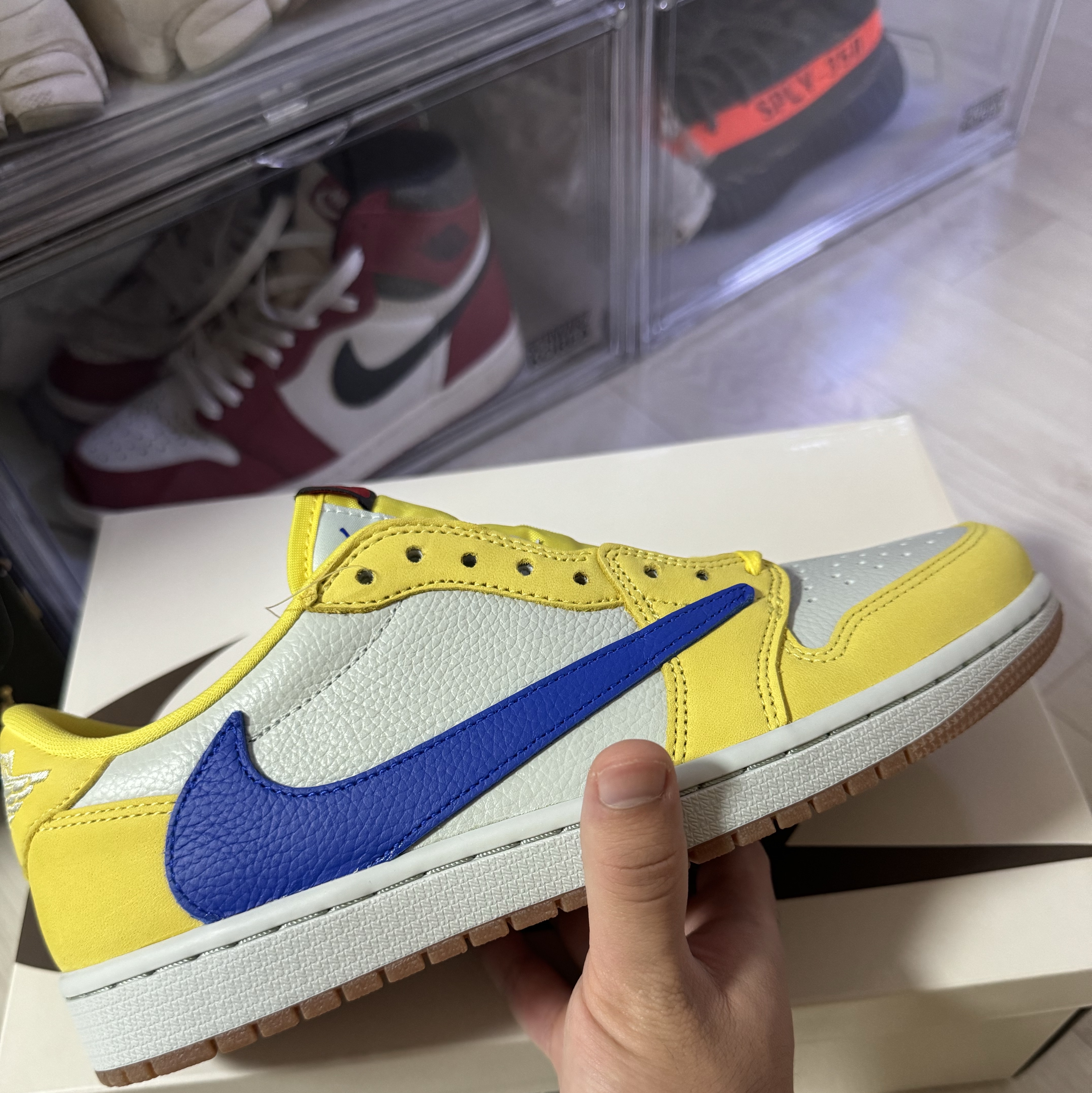 (W) Jordan 1 x Travis Scott Retro Low OG SP Canary, Jordan 1 Retro High OG Chicago 2022 착용 스타일