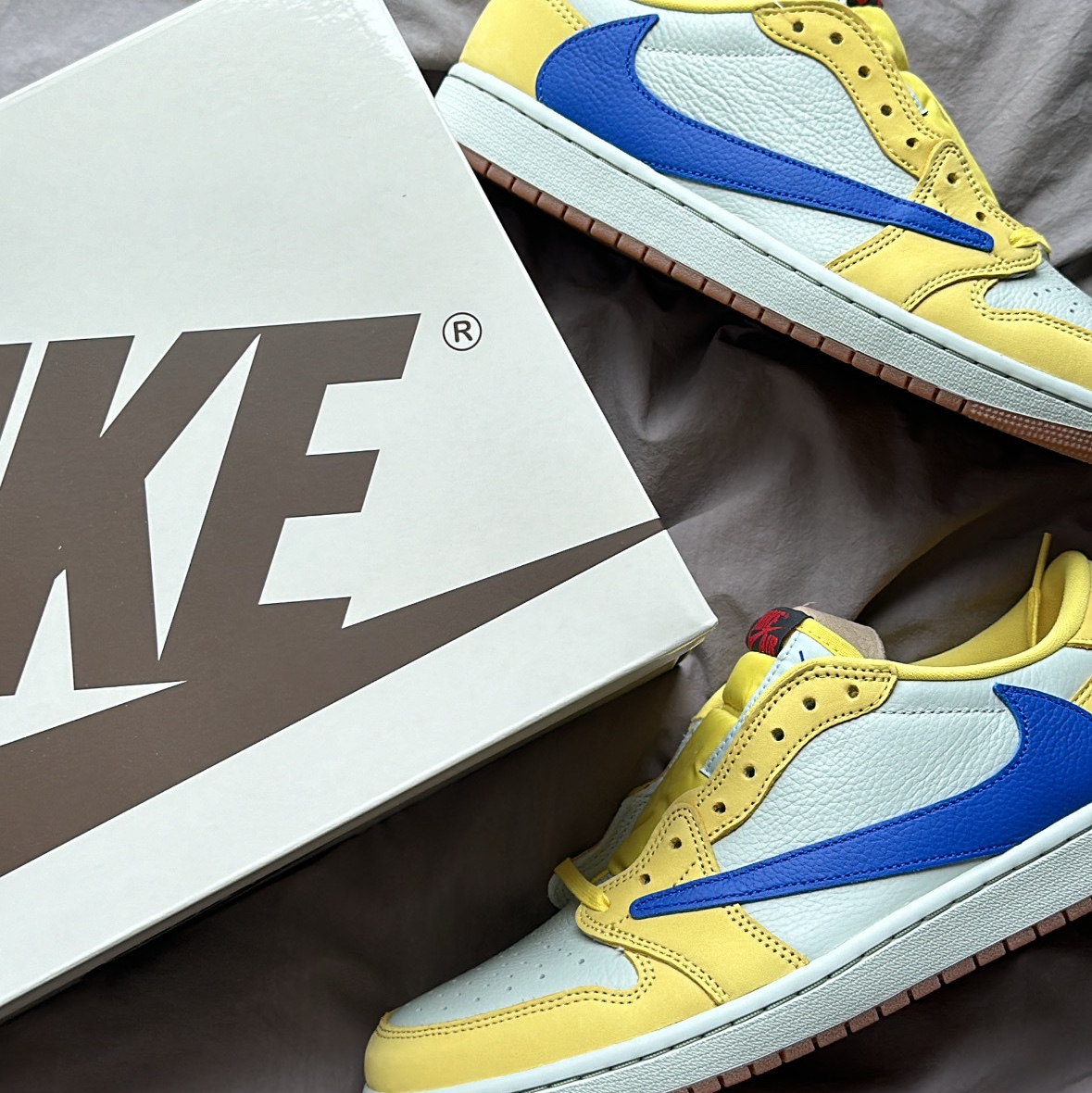 (W) Jordan 1 x Travis Scott Retro Low OG SP Canary 착용 스타일