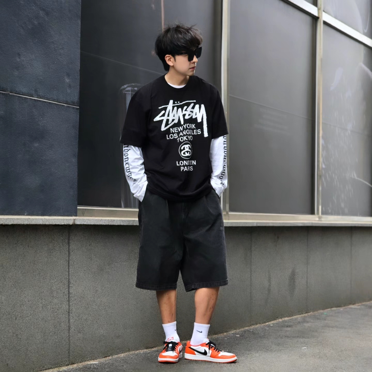 Stussy World Tour T-Shirt Black 2024,2025, Stussy World Tour T-Shirt Black 2023 착용 스타일 - 3