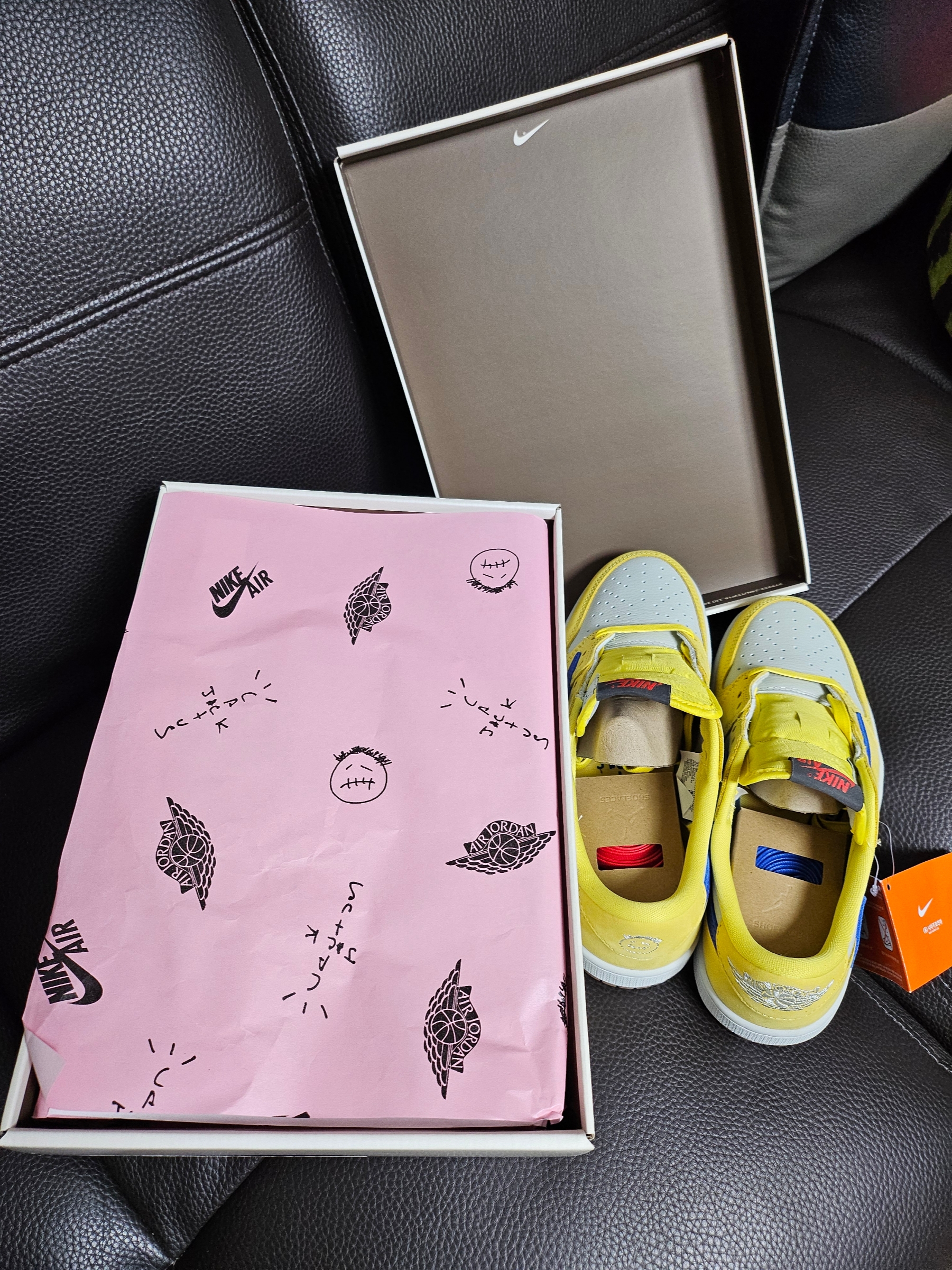 (W) Jordan 1 x Travis Scott Retro Low OG SP Canary 착용 스타일
