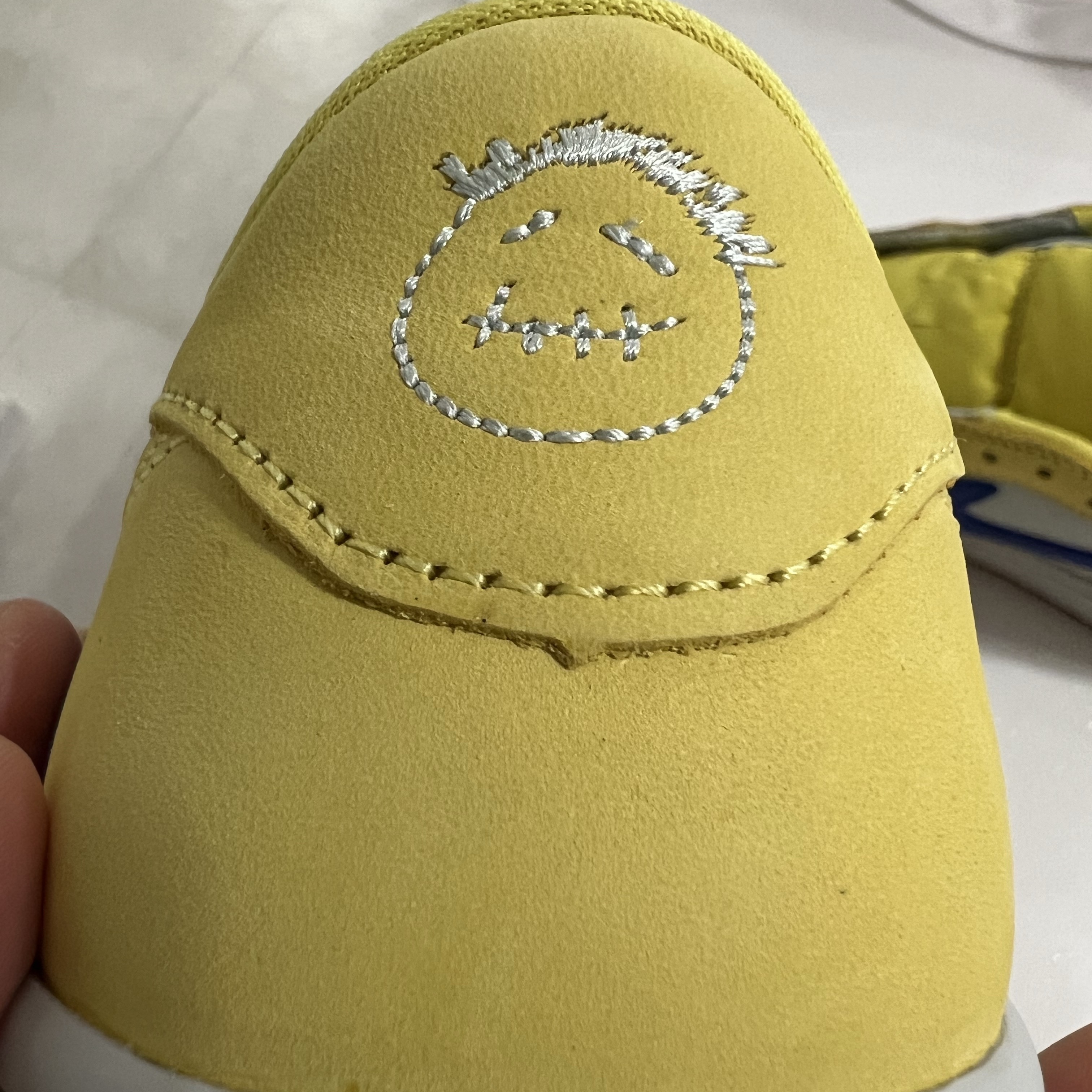 (W) Jordan 1 x Travis Scott Retro Low OG SP Canary 착용 스타일 - 7