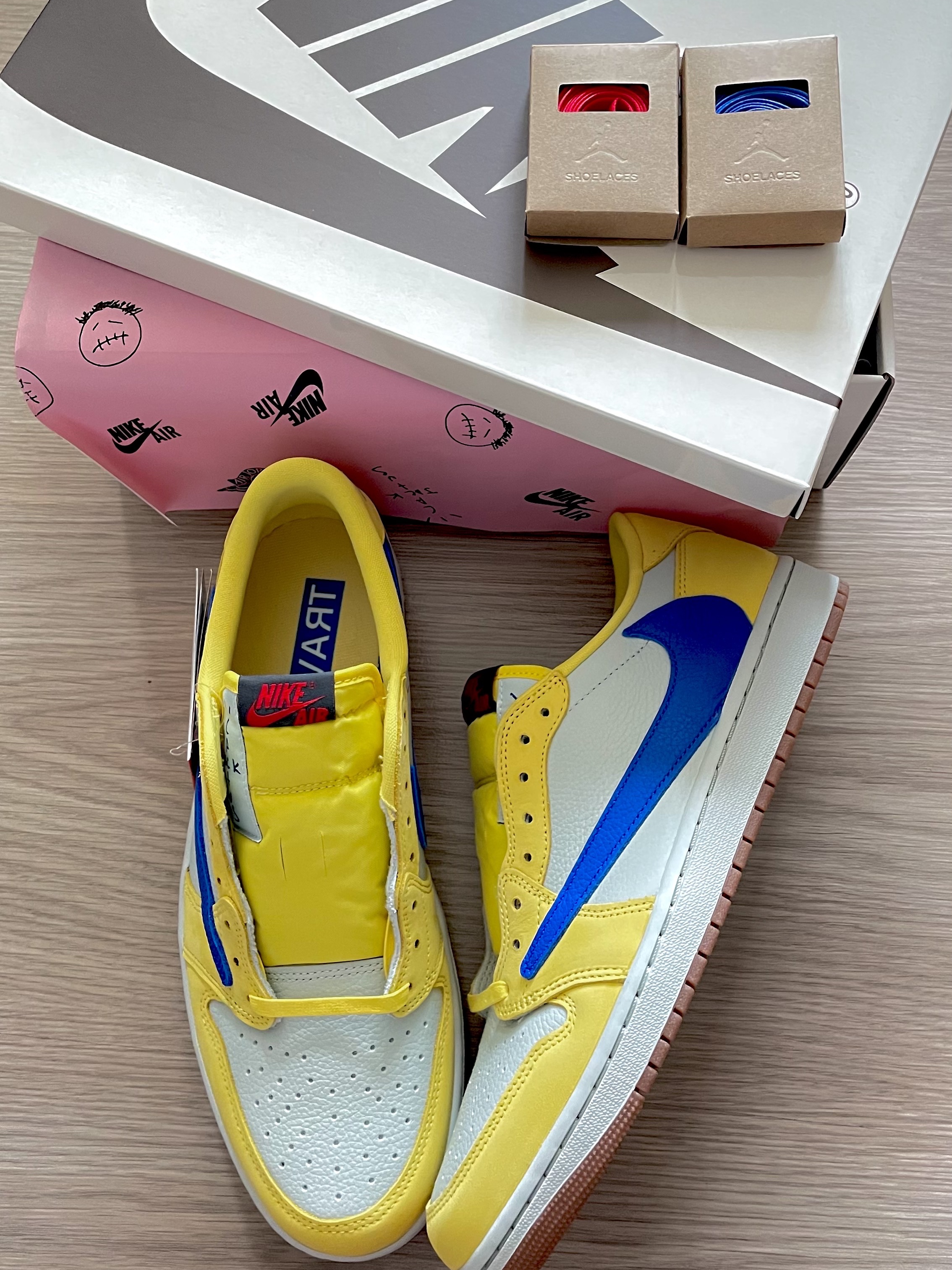 (W) Jordan 1 x Travis Scott Retro Low OG SP Canary 착용 스타일