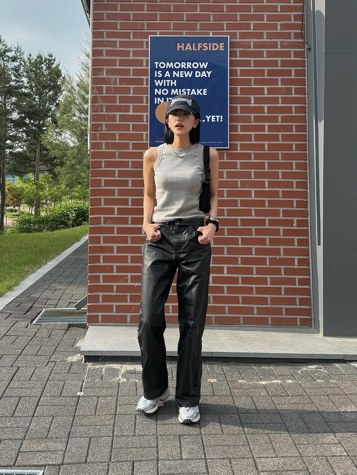 Asics Gel-1090 Piedmont Grey, Balenciaga DIY Metal Outline Cap in Black 착용 스타일 - 1