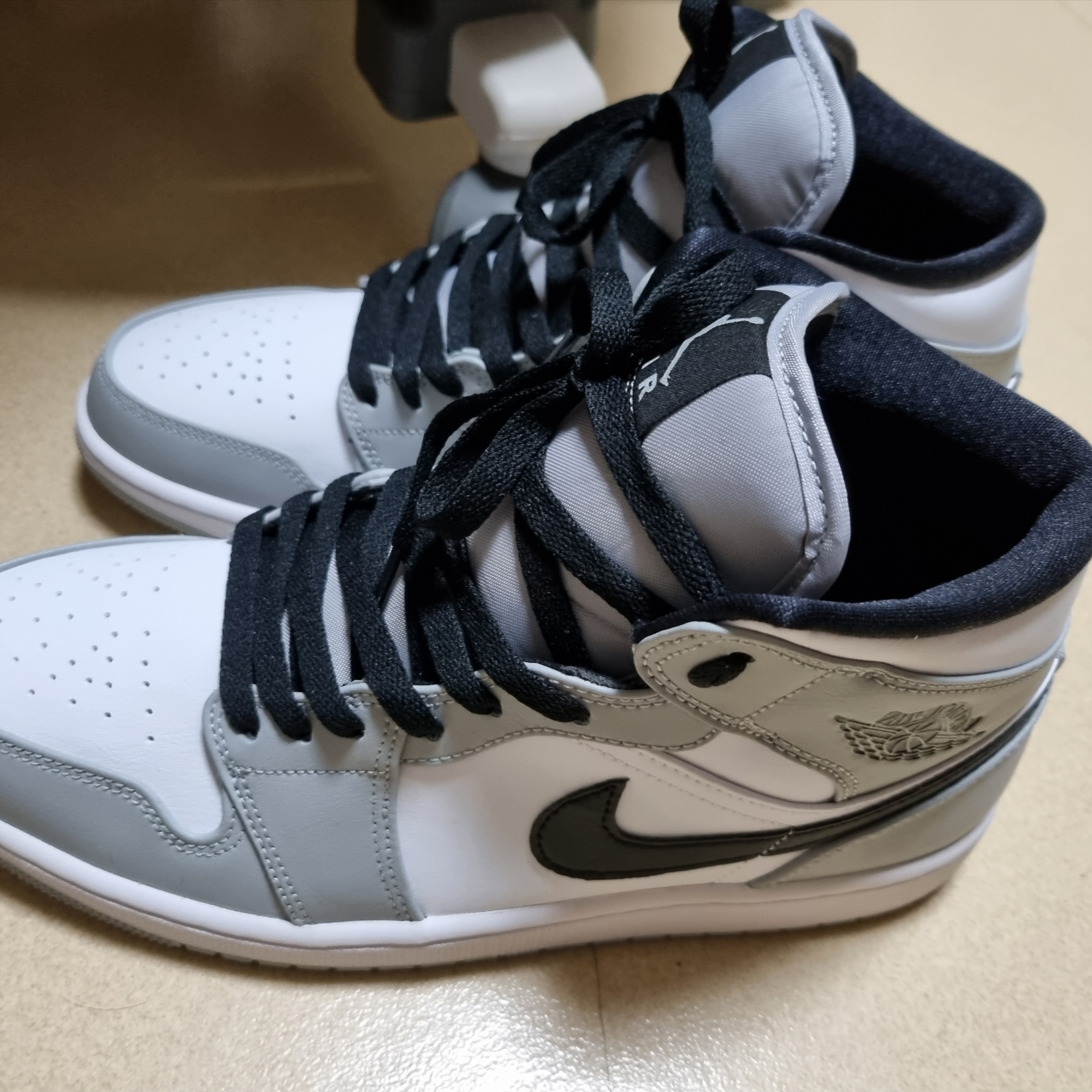 Jordan 1 Mid Light Smoke Grey 착용 스타일