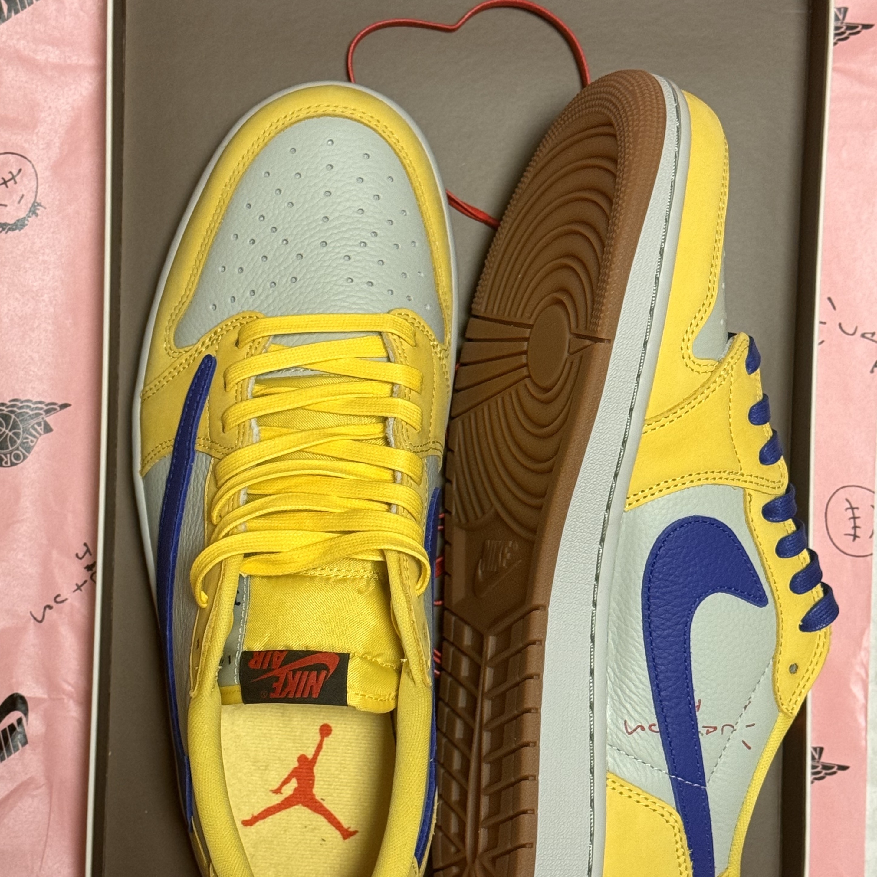 (W) Jordan 1 x Travis Scott Retro Low OG SP Canary, (PS) Jordan 1 x Travis Scott Retro Low OG SP Canary 착용 스타일 - 4