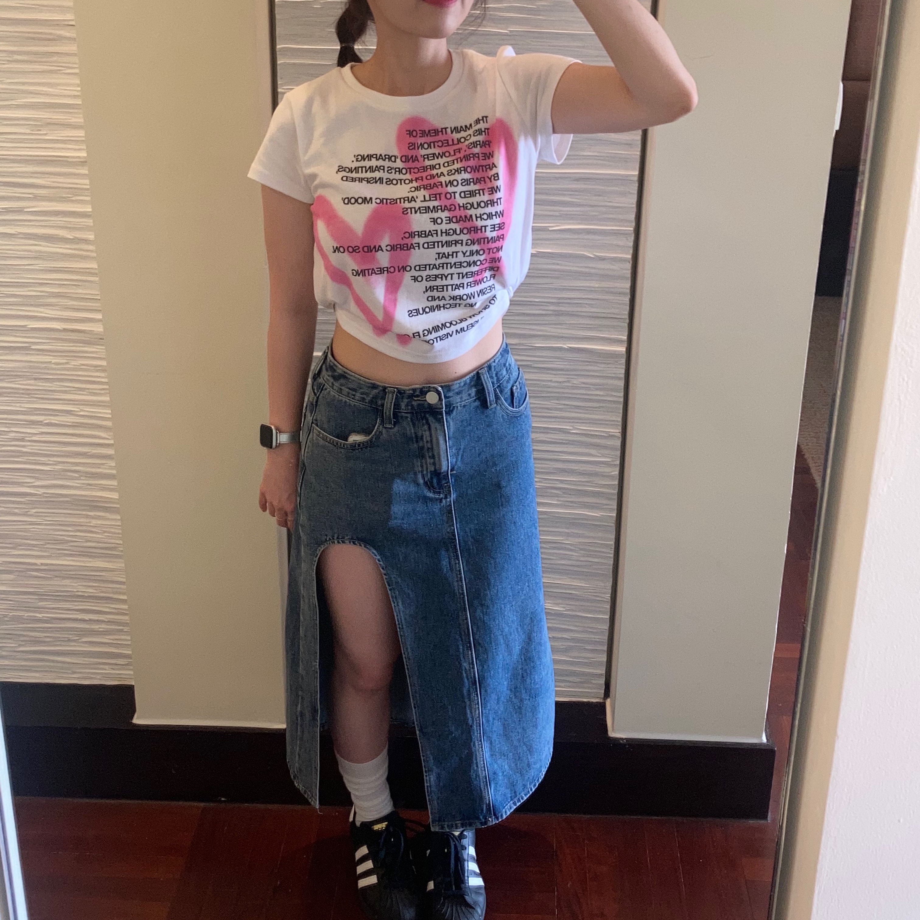 The Museum Visitor Women Crop Heart Sprayed T-Shirts White, Adidas Superstar Core Black White 착용 스타일 - 1
