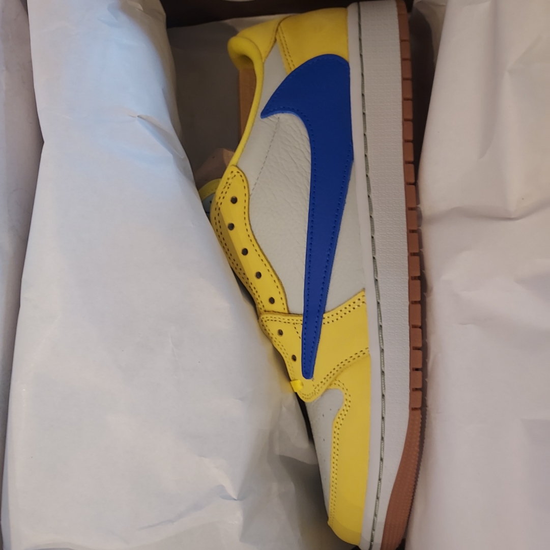 (W) Jordan 1 x Travis Scott Retro Low OG SP Canary 착용 스타일