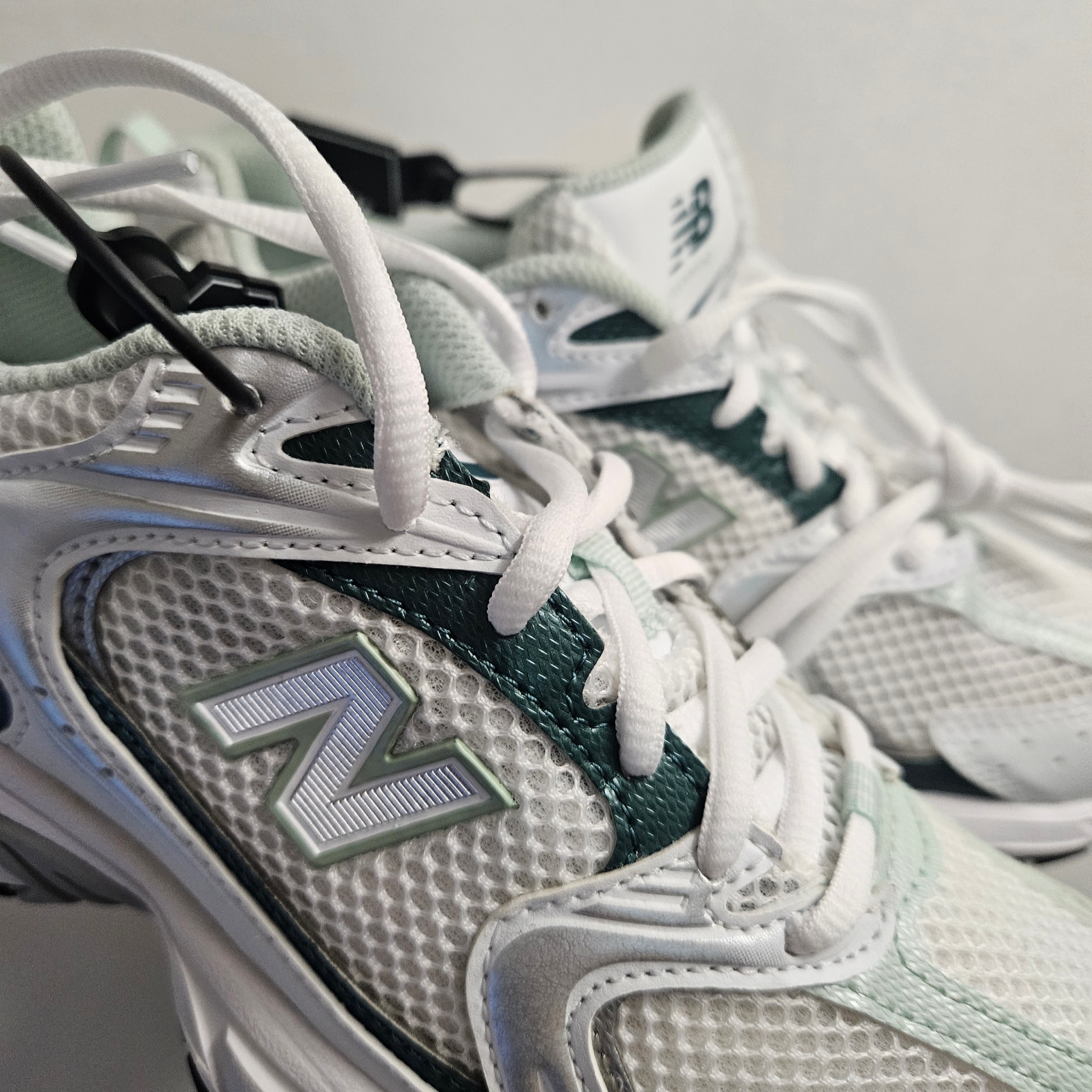 New Balance 530 White Mint 착용 스타일 - 2