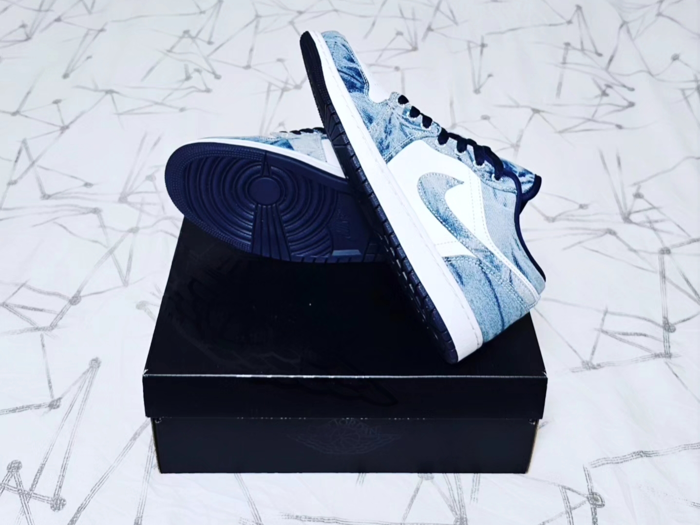 Jordan 1 Low SE Washed Denim 착용 스타일 - 4