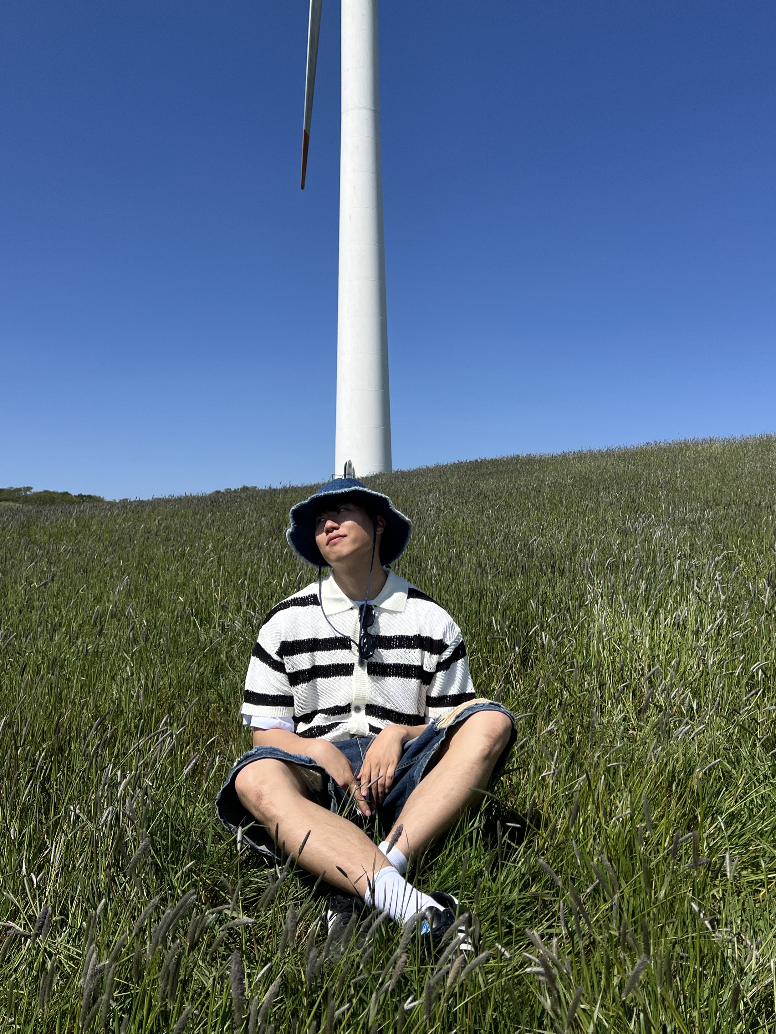 Jacquemus Le Bob Artichaut Bucket Hat Blue, Adidas Samba OG Black White Gum 착용 스타일 - 1
