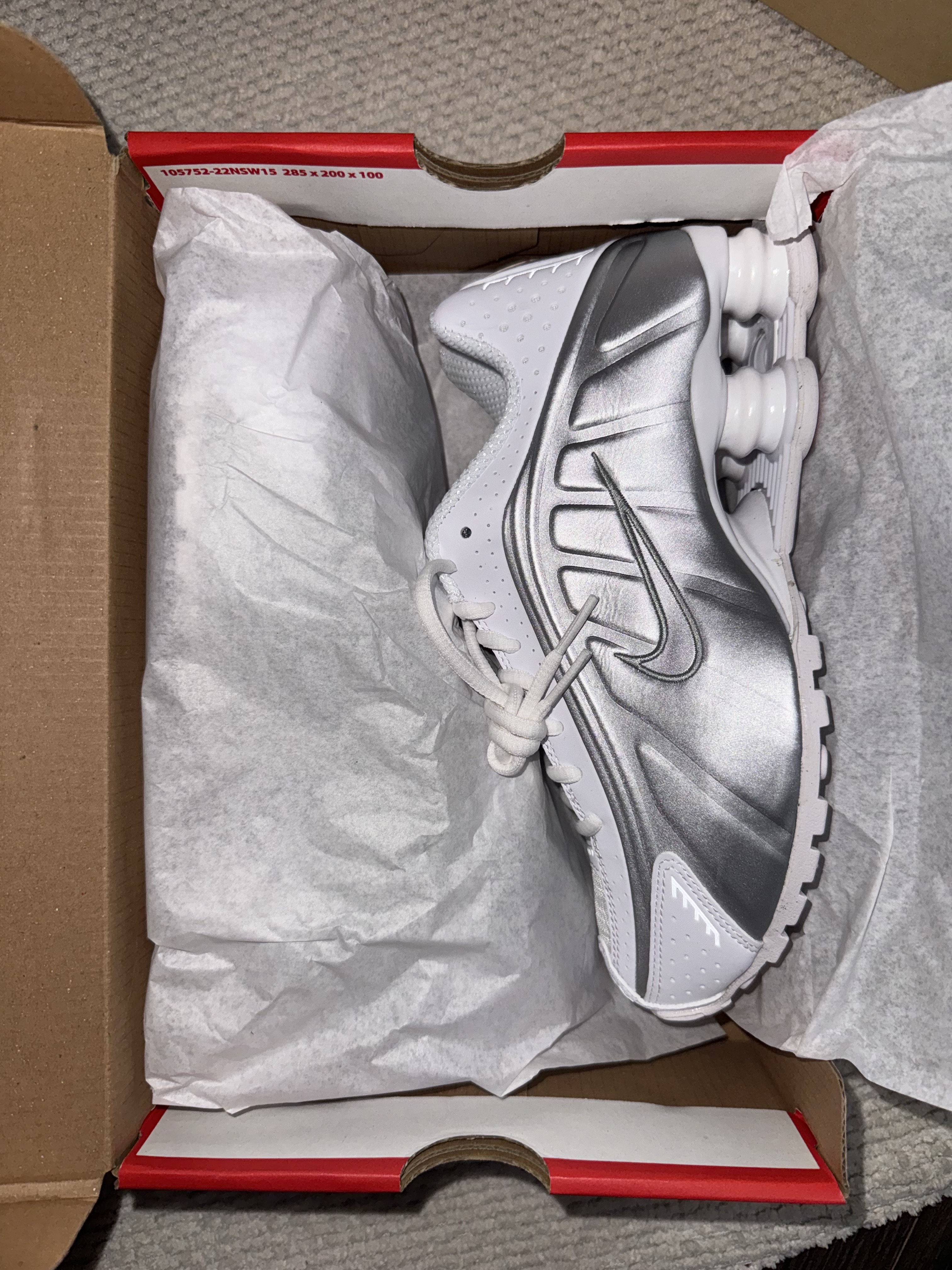(W) Nike Shox R4 White Metallic Silver 착용 스타일 - 2