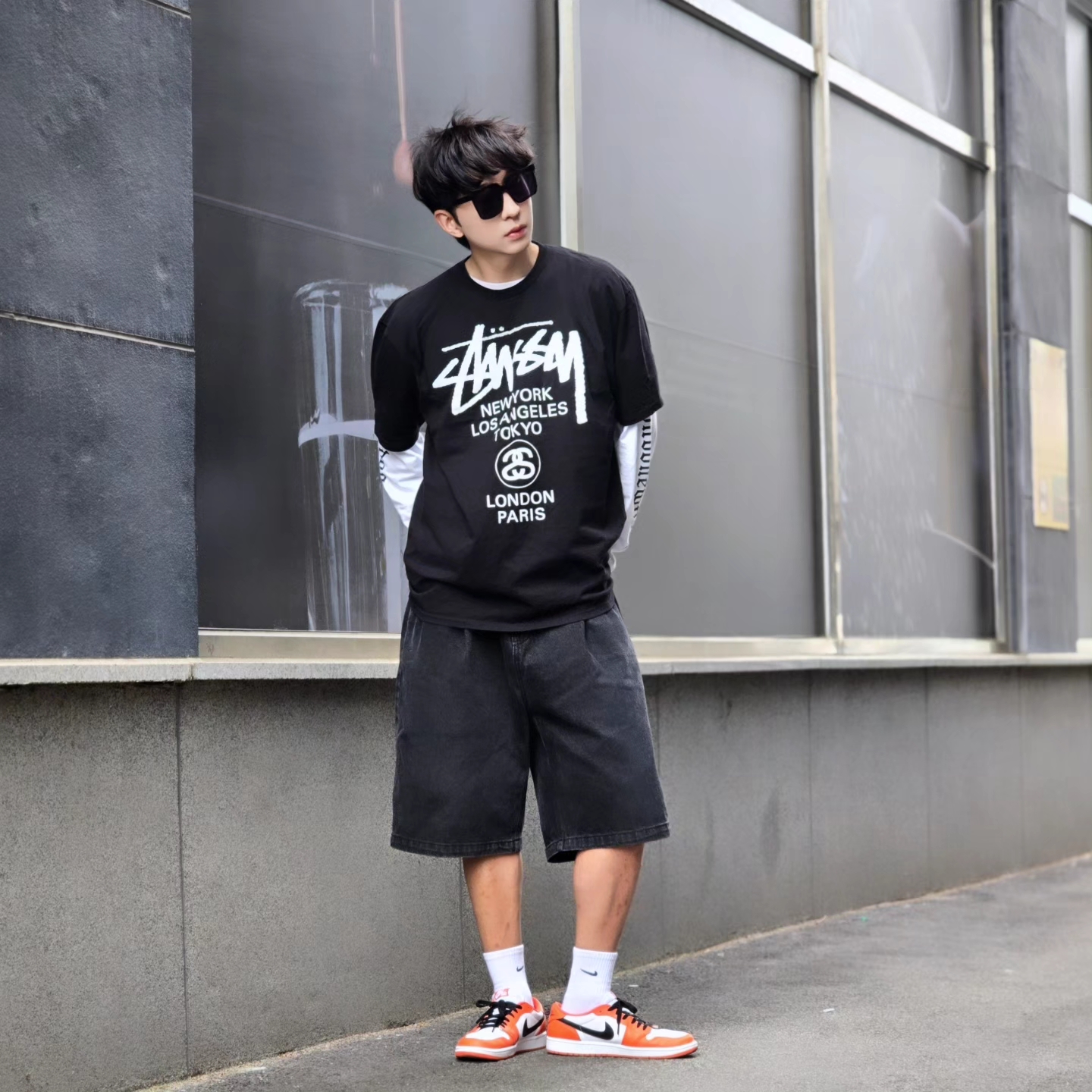 Stussy World Tour T-Shirt Black 2024,2025, Stussy World Tour T-Shirt Black 2023 착용 스타일 - 2
