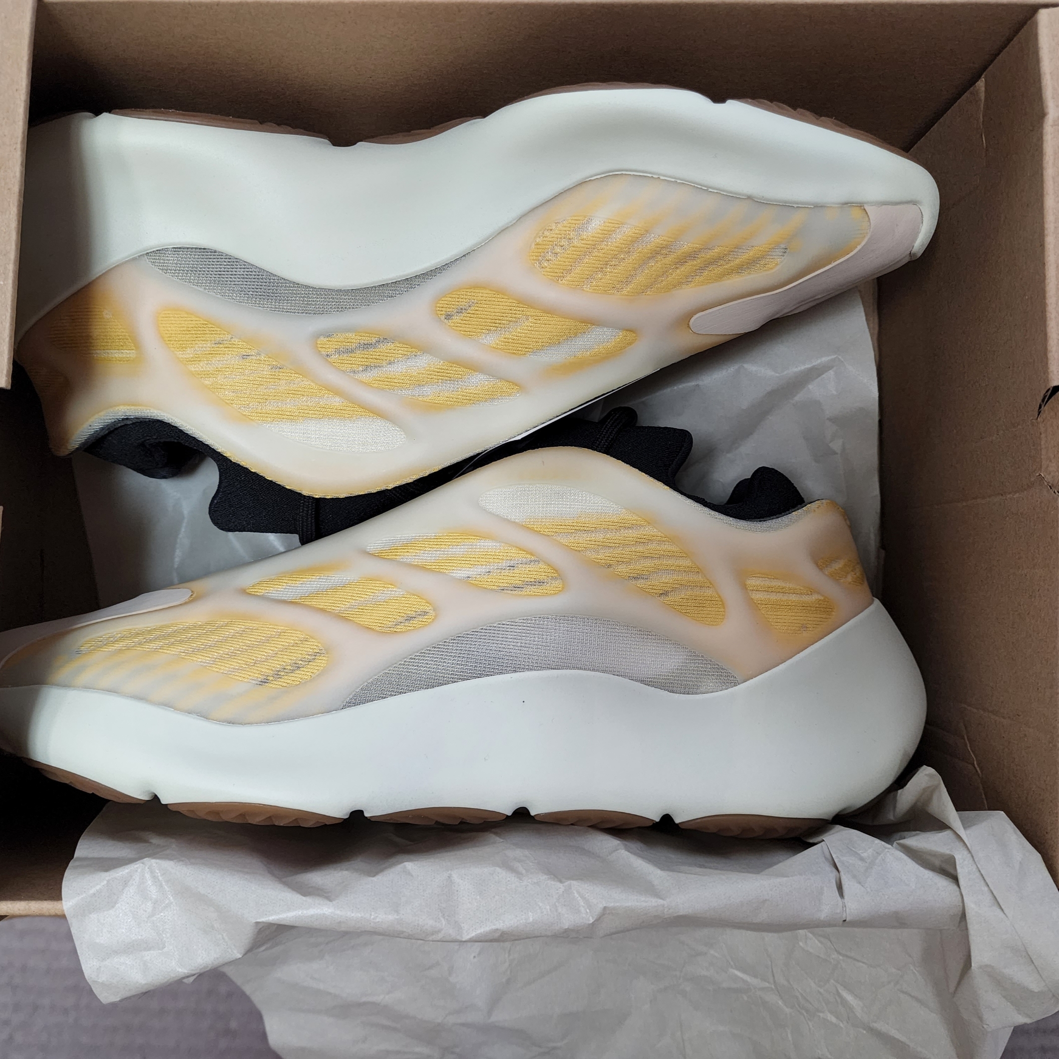 (W) Jordan 1 x Travis Scott Retro Low OG SP Canary, Nike x Sacai x Undercover LDWaffle Black Bright Citron 착용 스타일 - 5