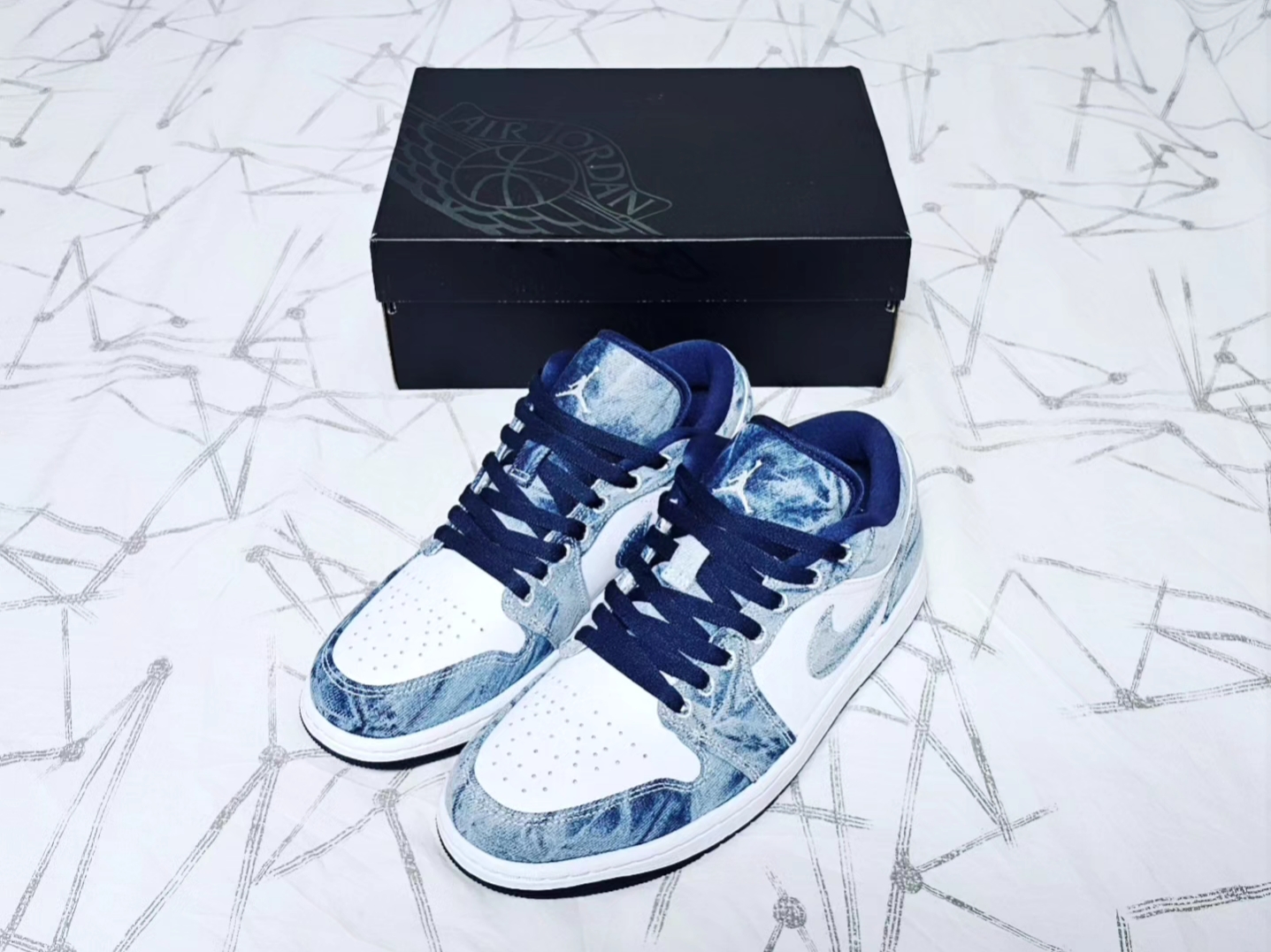 Jordan 1 Low SE Washed Denim 착용 스타일 - 1