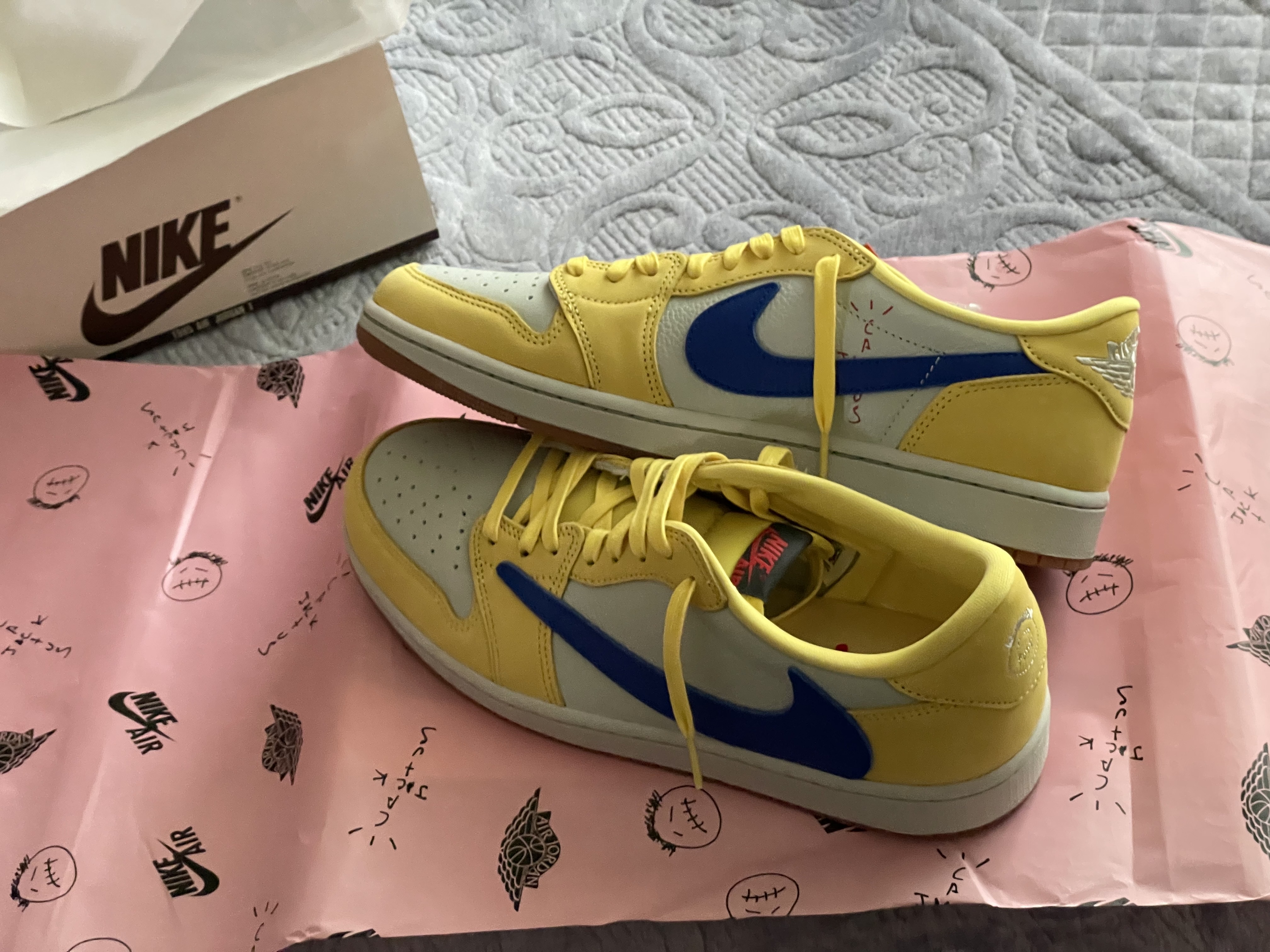 (W) Jordan 1 x Travis Scott Retro Low OG SP Canary 착용 스타일