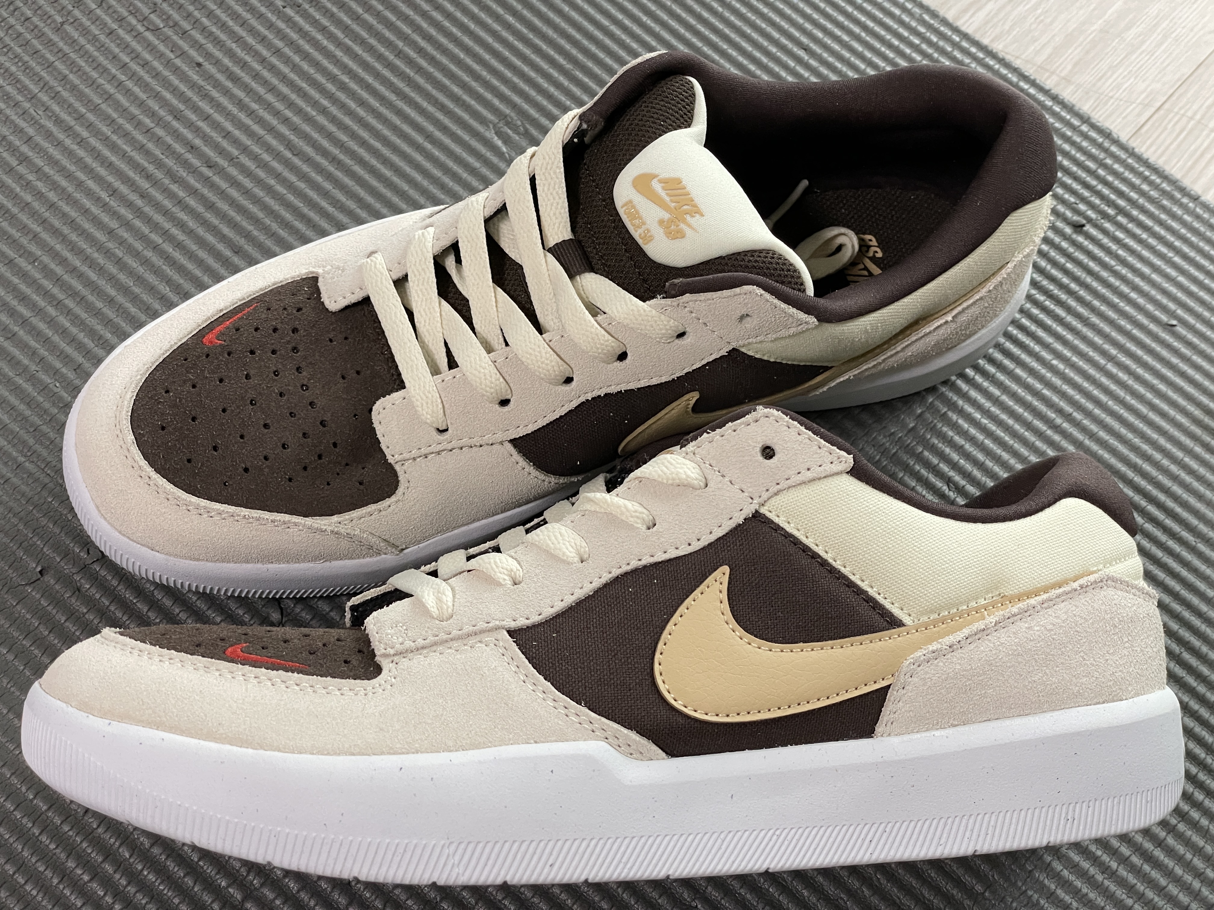 Nike SB Force 58 Baroque Brown Sesame 착용 스타일