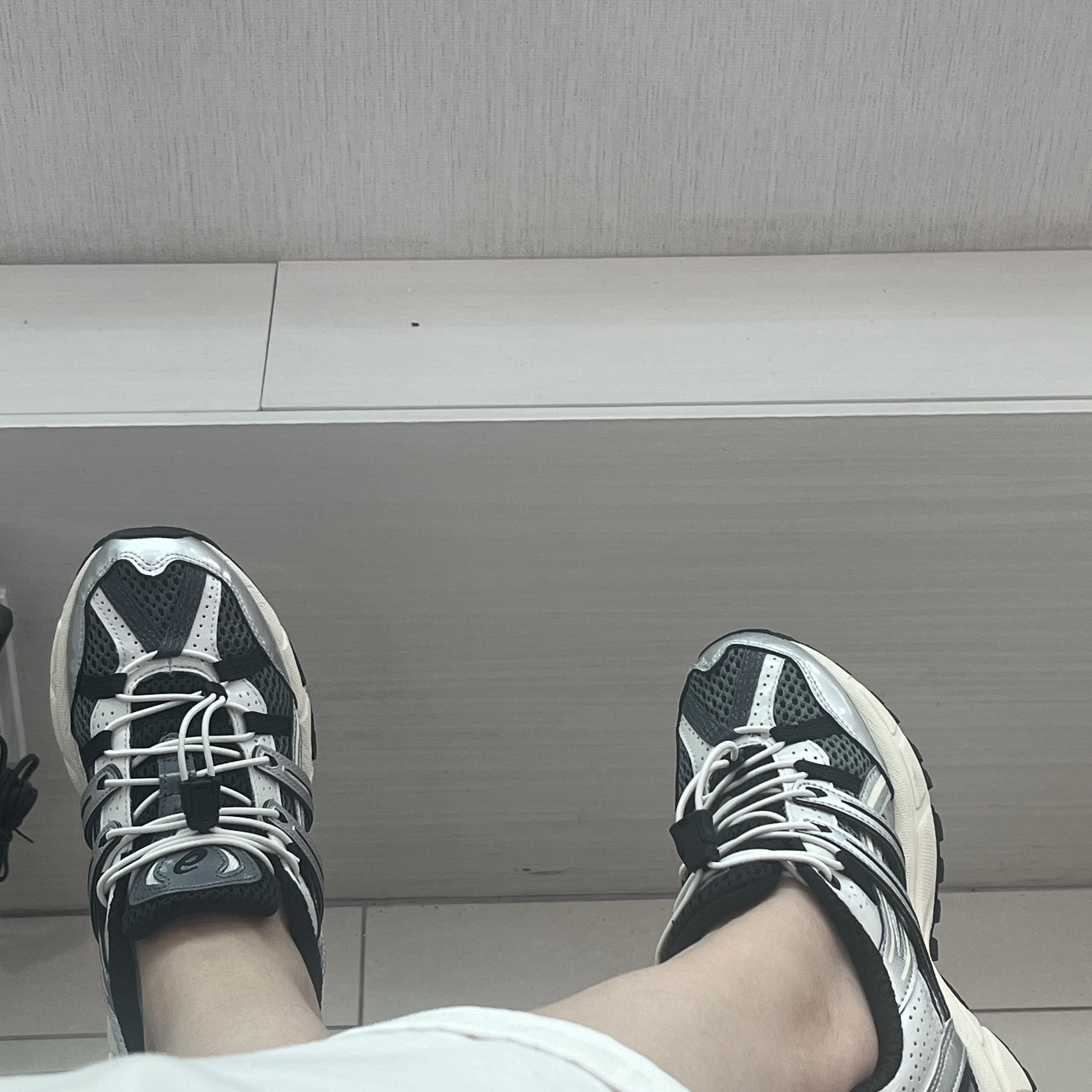 Asics Unlimited Gel-Sonoma 15-50 Steel Grey Pure Silver 착용 스타일