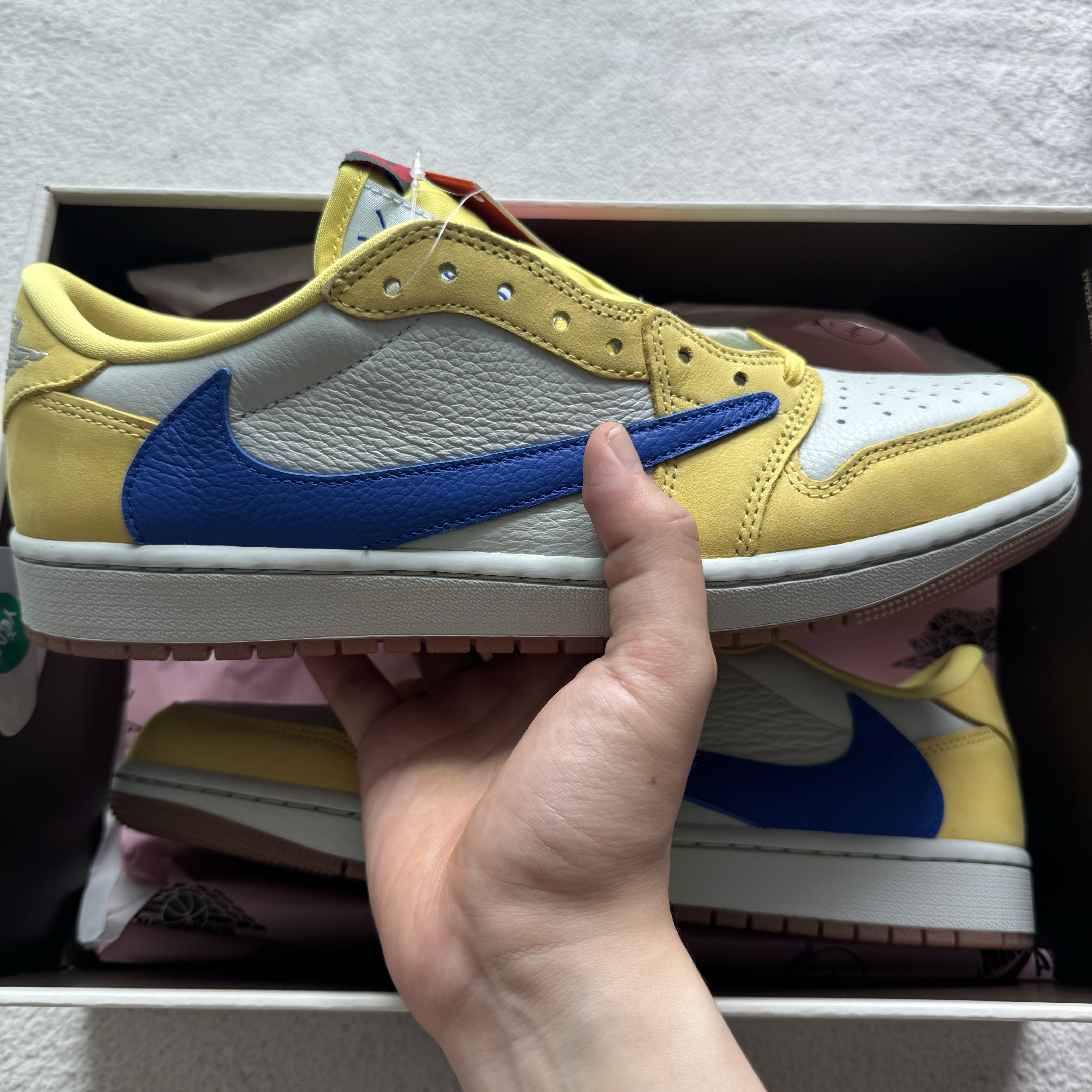 (W) Jordan 1 x Travis Scott Retro Low OG SP Canary 착용 스타일