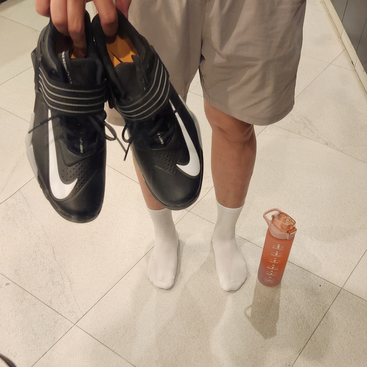 Nike Savaleos Black White 착용 스타일