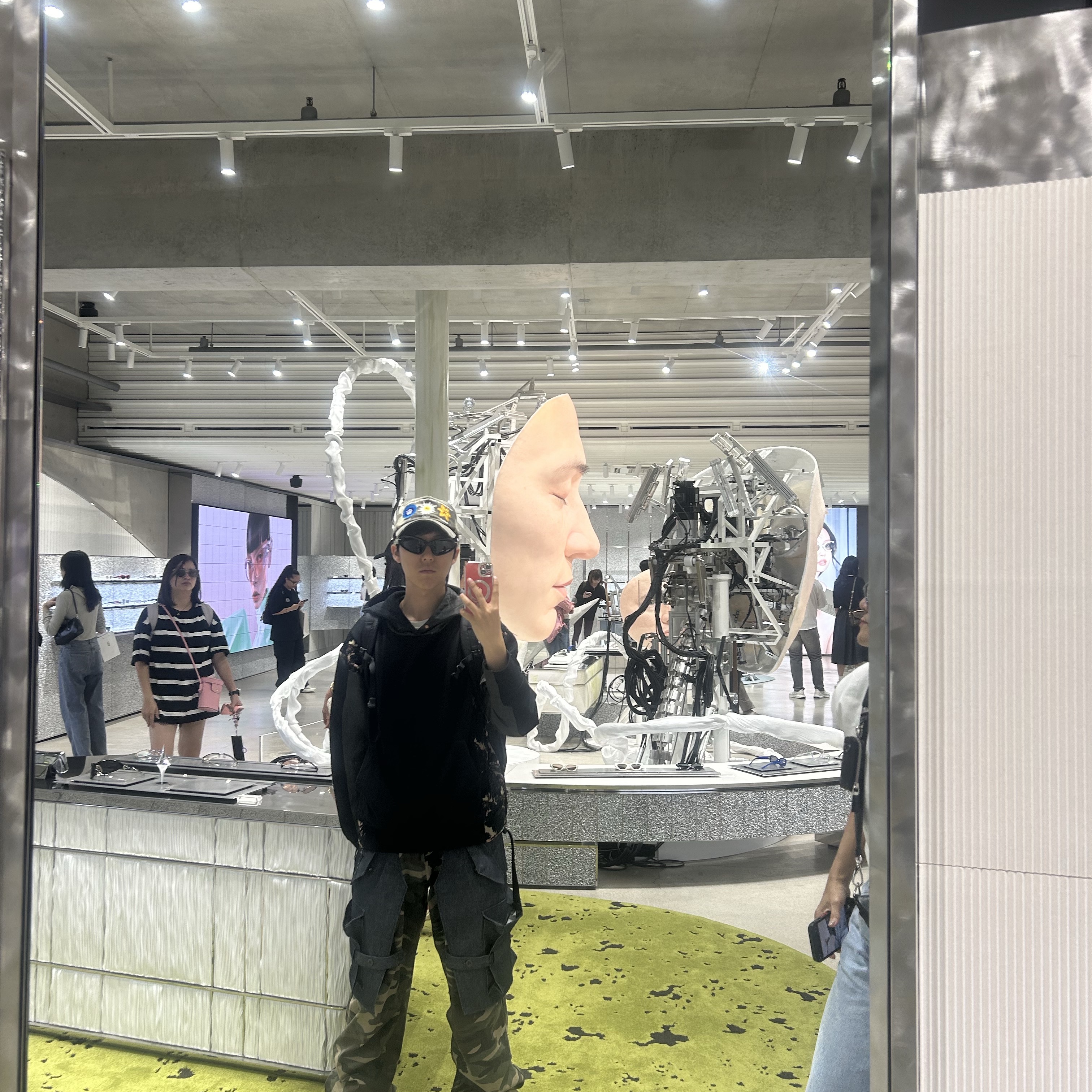 [KREAM 단독] ADSB Andersson Bell Raptor Layered Cargo Pants Indigo Green 착용 스타일 - 1