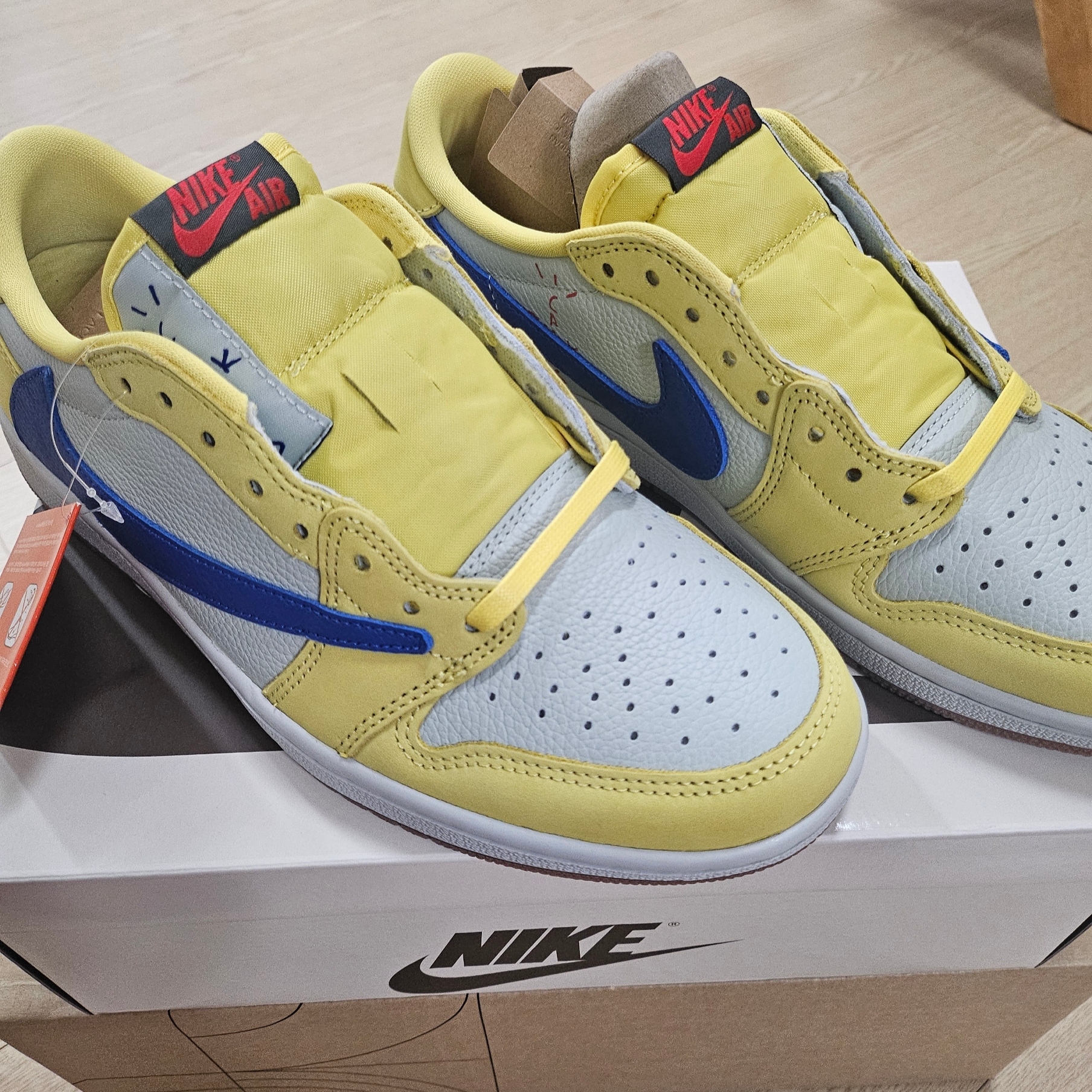 (W) Jordan 1 x Travis Scott Retro Low OG SP Canary 착용 스타일