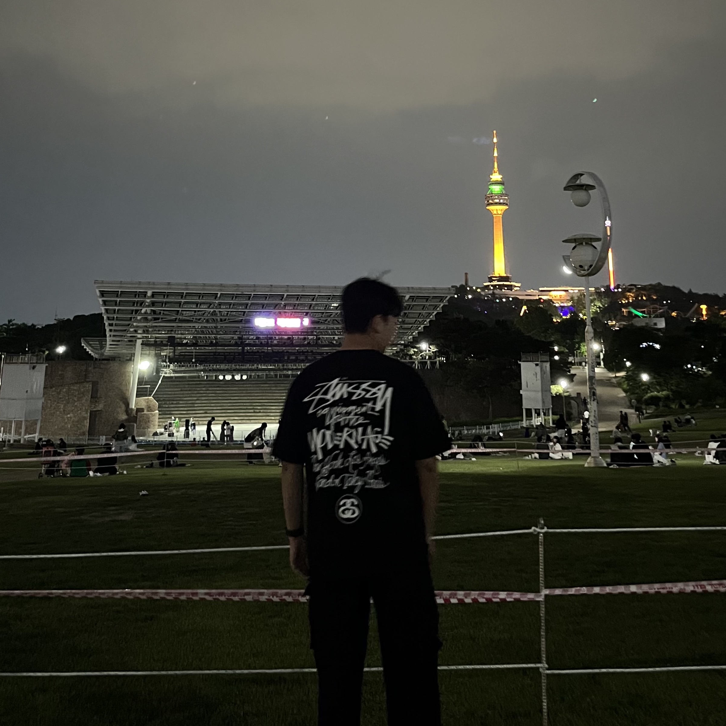 Stussy Modern Age T-Shirt Black, Oofos OOriginal Black 착용 스타일 - 3