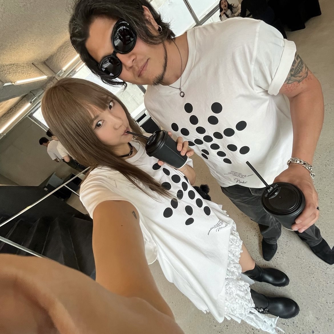 Mardi X Nardis Logo T Shirt Box Fit White 착용 스타일