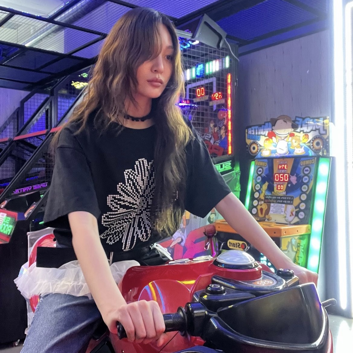 Mardi X Nardis Dot Flower T Shirt Box Fit Black 착용 스타일