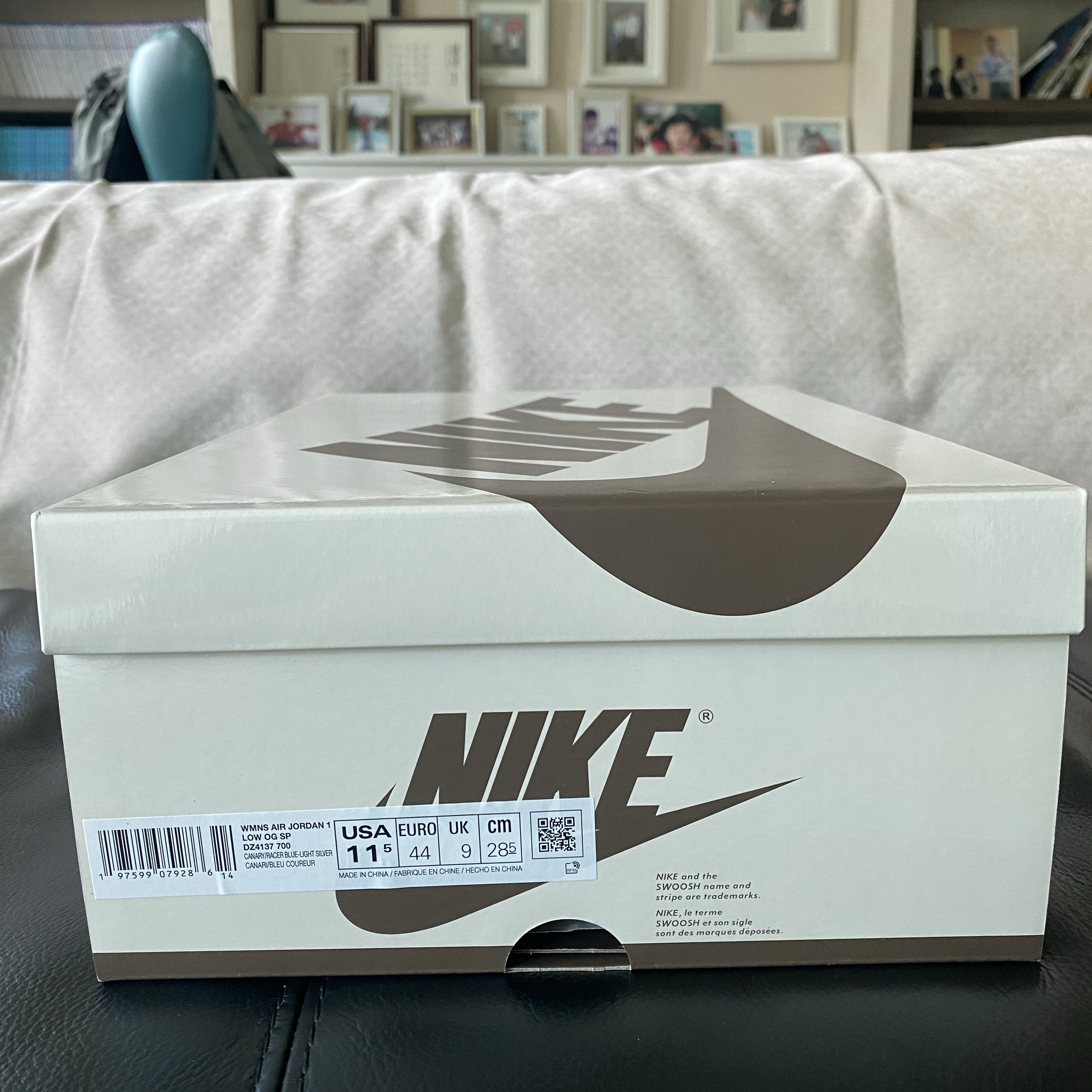 (W) Jordan 1 x Travis Scott Retro Low OG SP Canary 착용 스타일 - 1