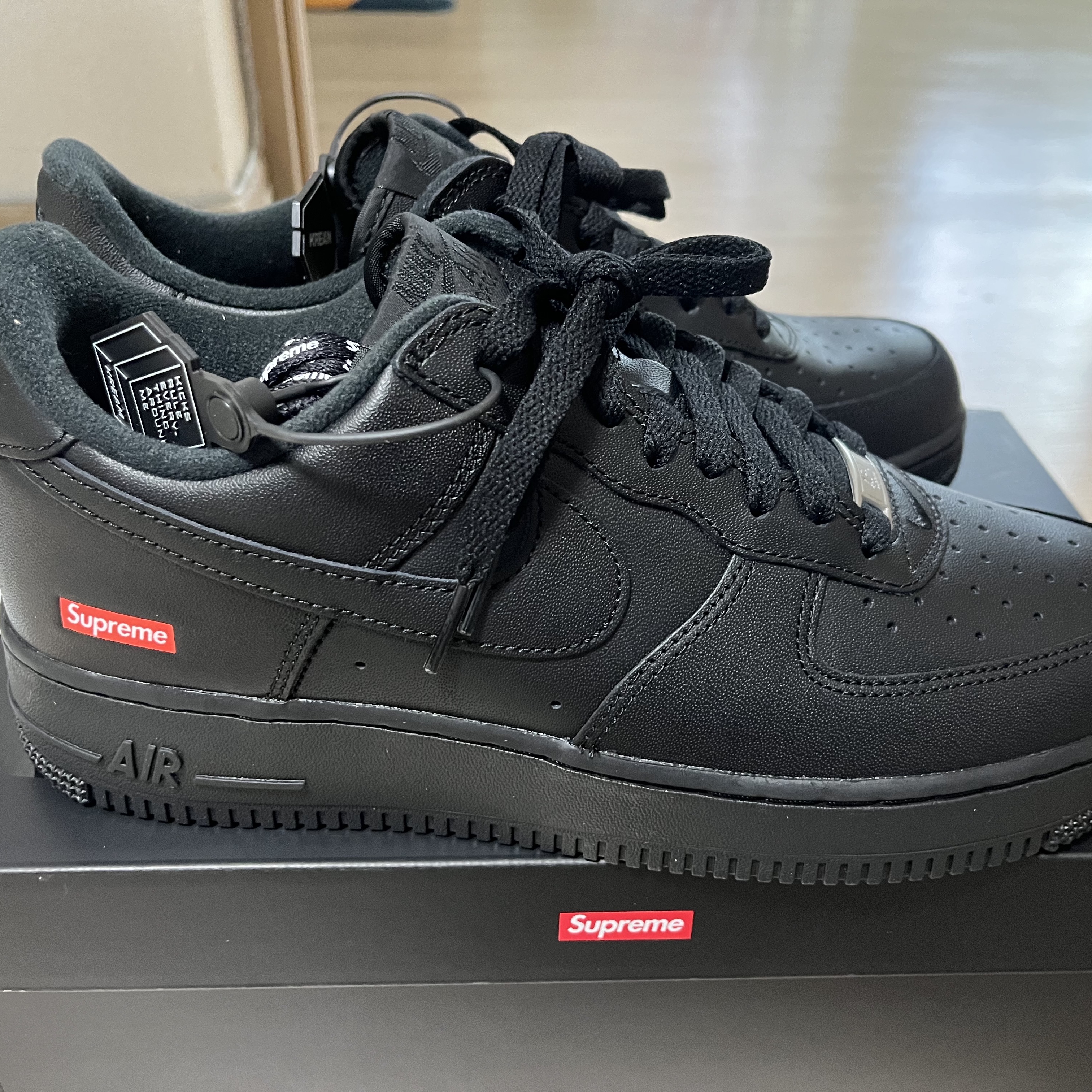 Nike x Supreme Air Force 1 Low Black 착용 스타일