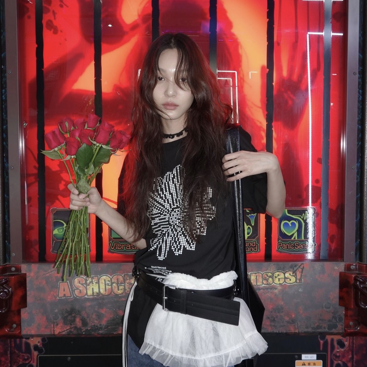Mardi X Nardis Dot Flower T Shirt Box Fit Black 착용 스타일