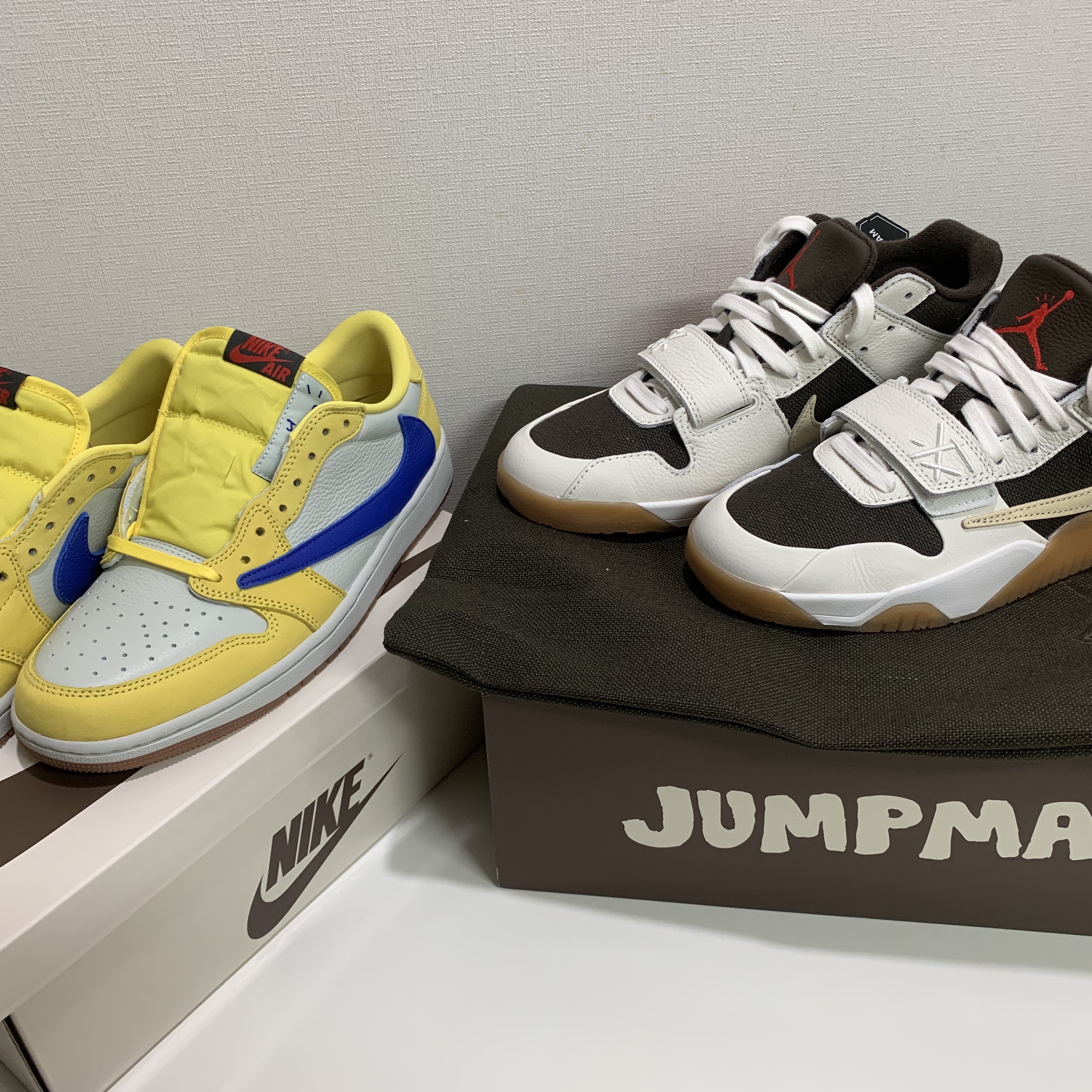 Jordan x Travis Scott Jumpman Jack TR Sail and Dark Mocha, (W) Jordan 1 x Travis Scott Retro Low OG SP Canary 착용 스타일