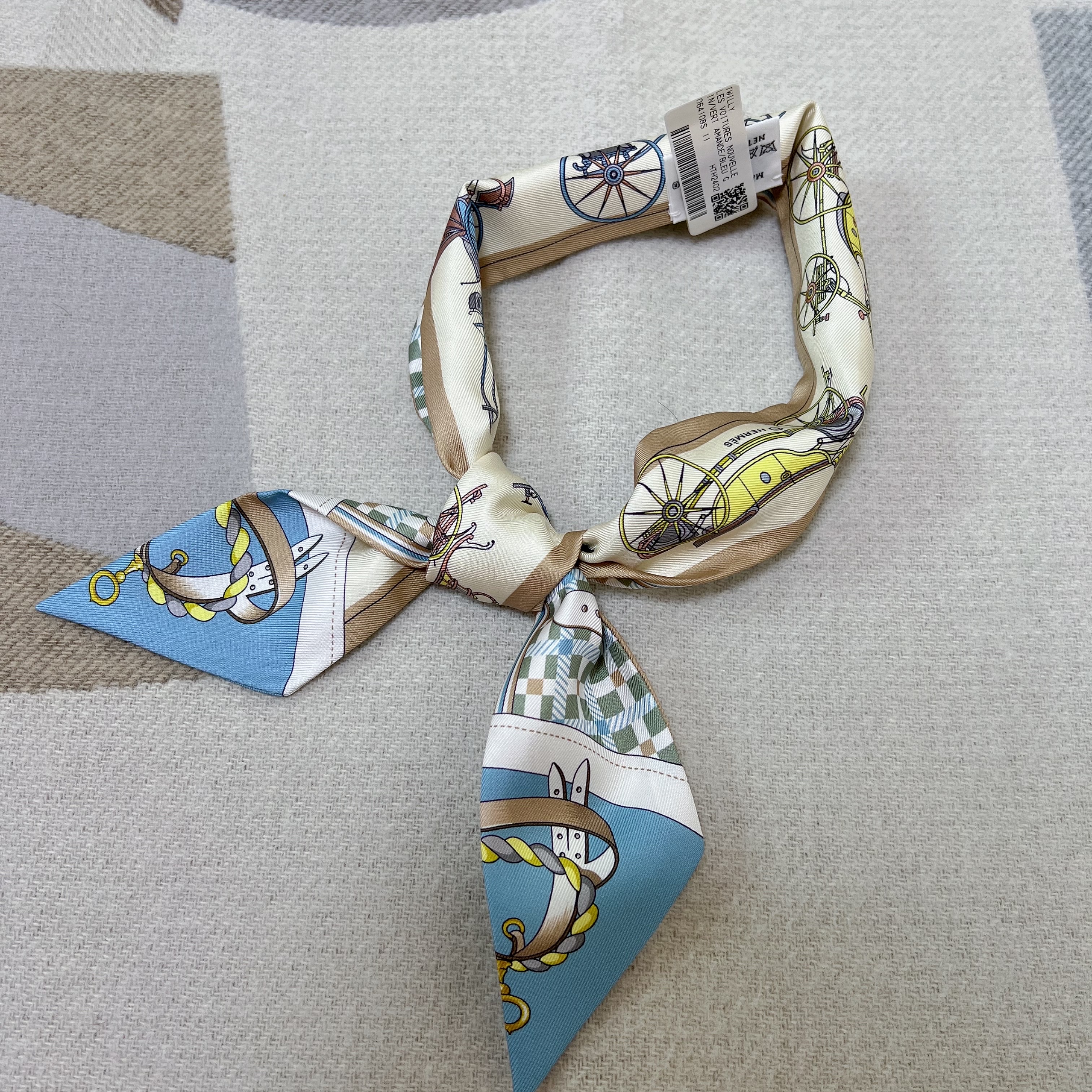 (W) Hermes Les Voitures Nouvelles Twilly Vert Amande Bleu Glacier Beige 착용 스타일 - 1