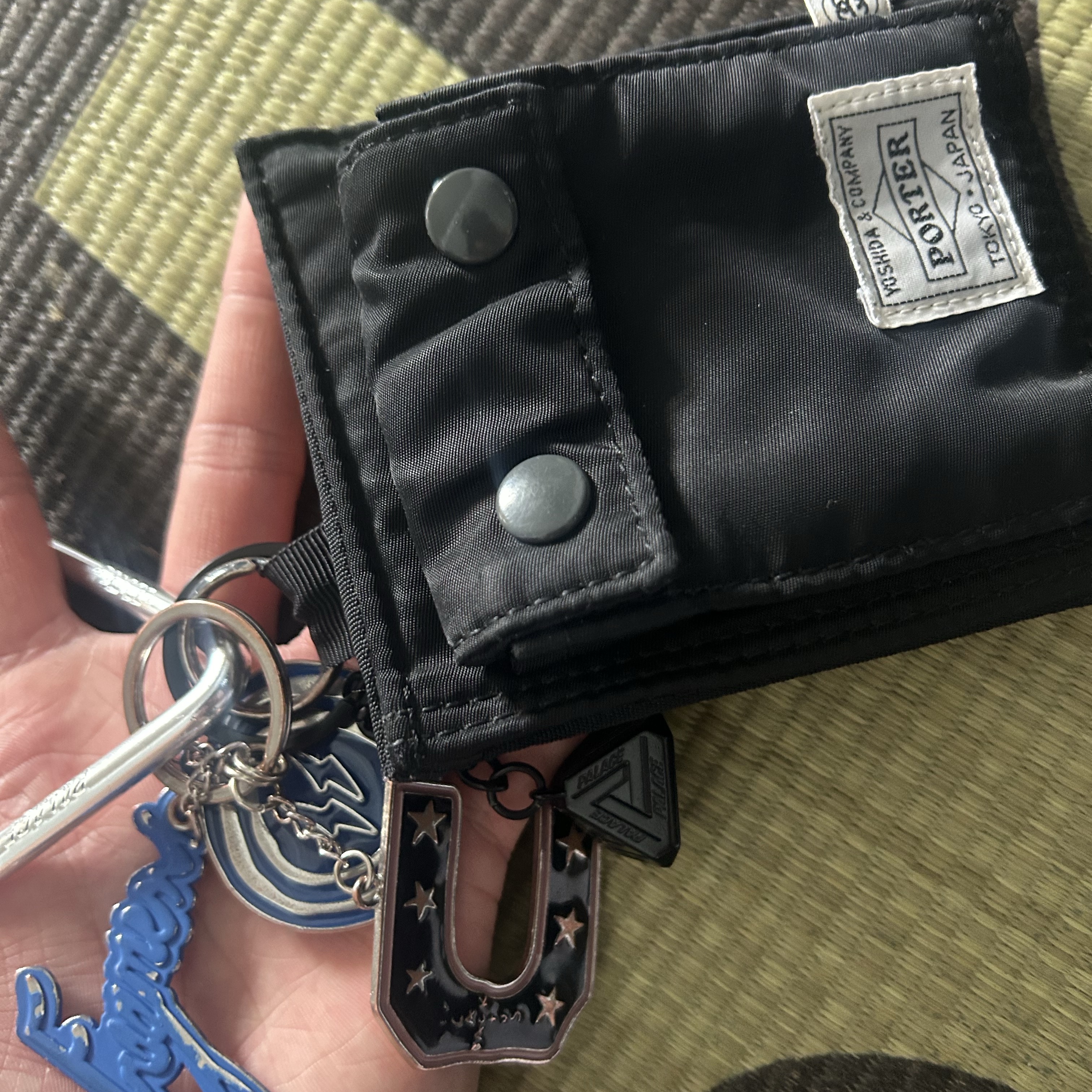 Palace Tri-Ferg 3D Keyring Black - 24SS 착용 스타일