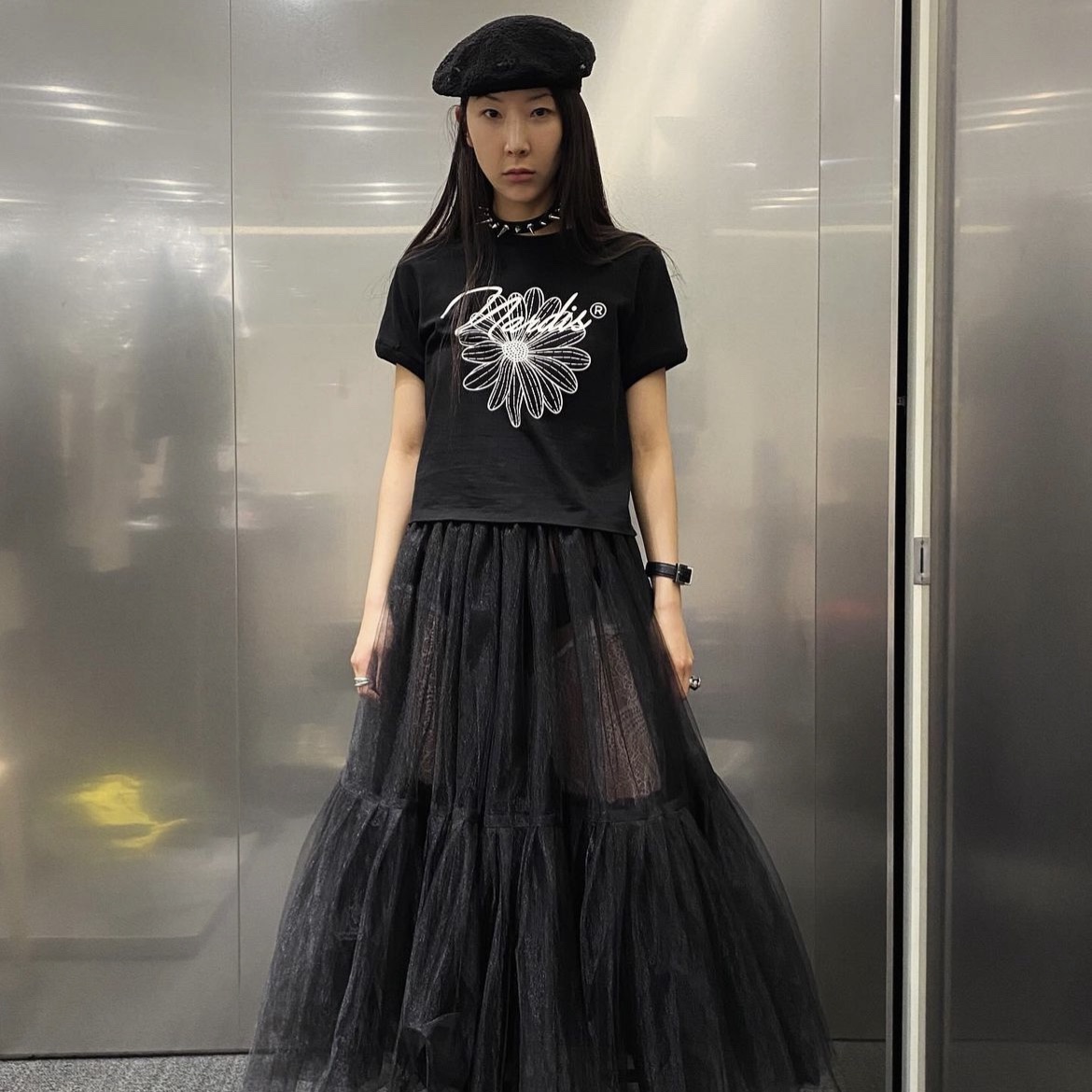 Mardi X Nardis Flower T Shirt Tight Fit Black 착용 스타일