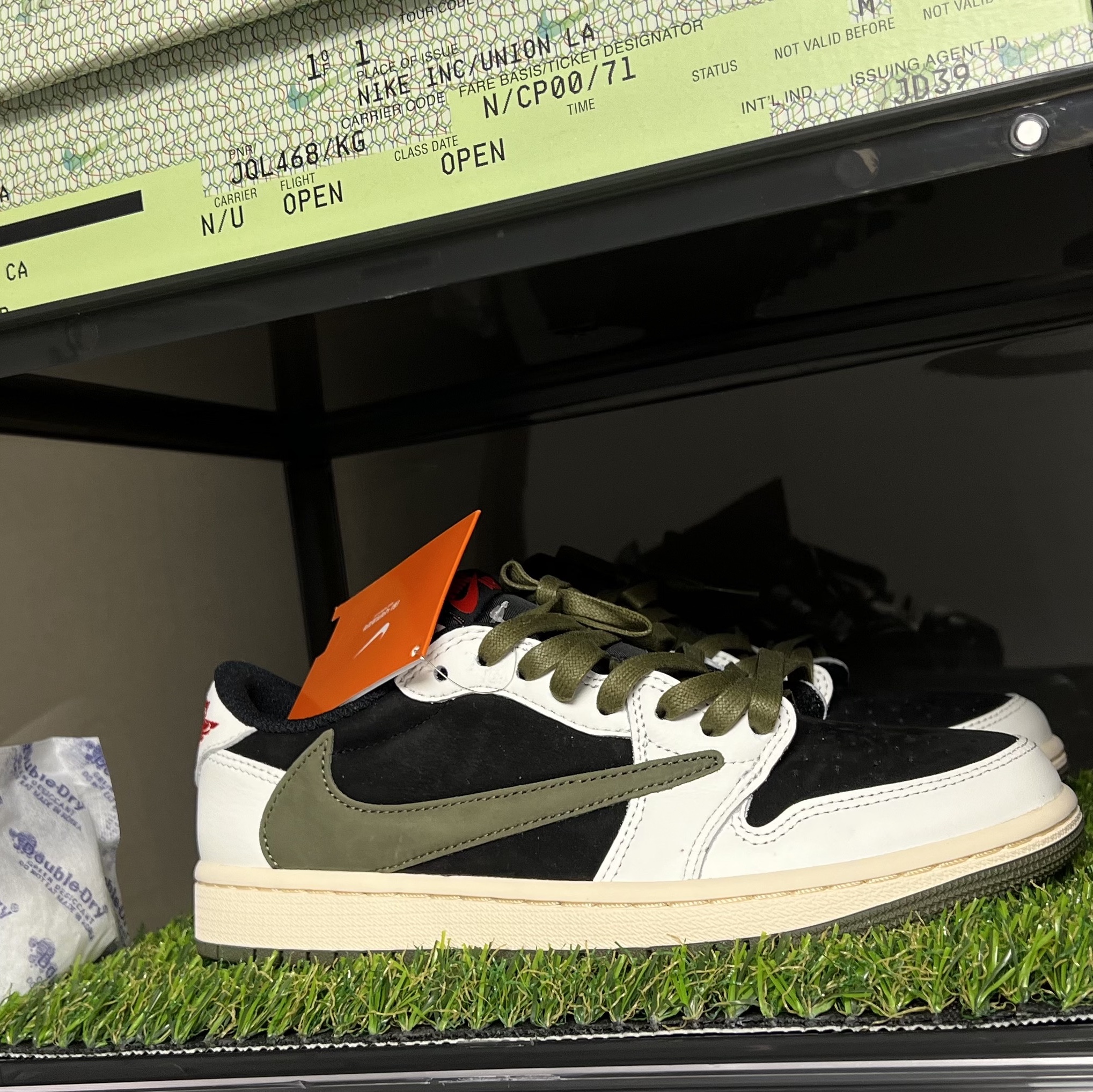 (W) Jordan 1 x Travis Scott Retro Low OG SP Medium Olive 착용 스타일 - 1