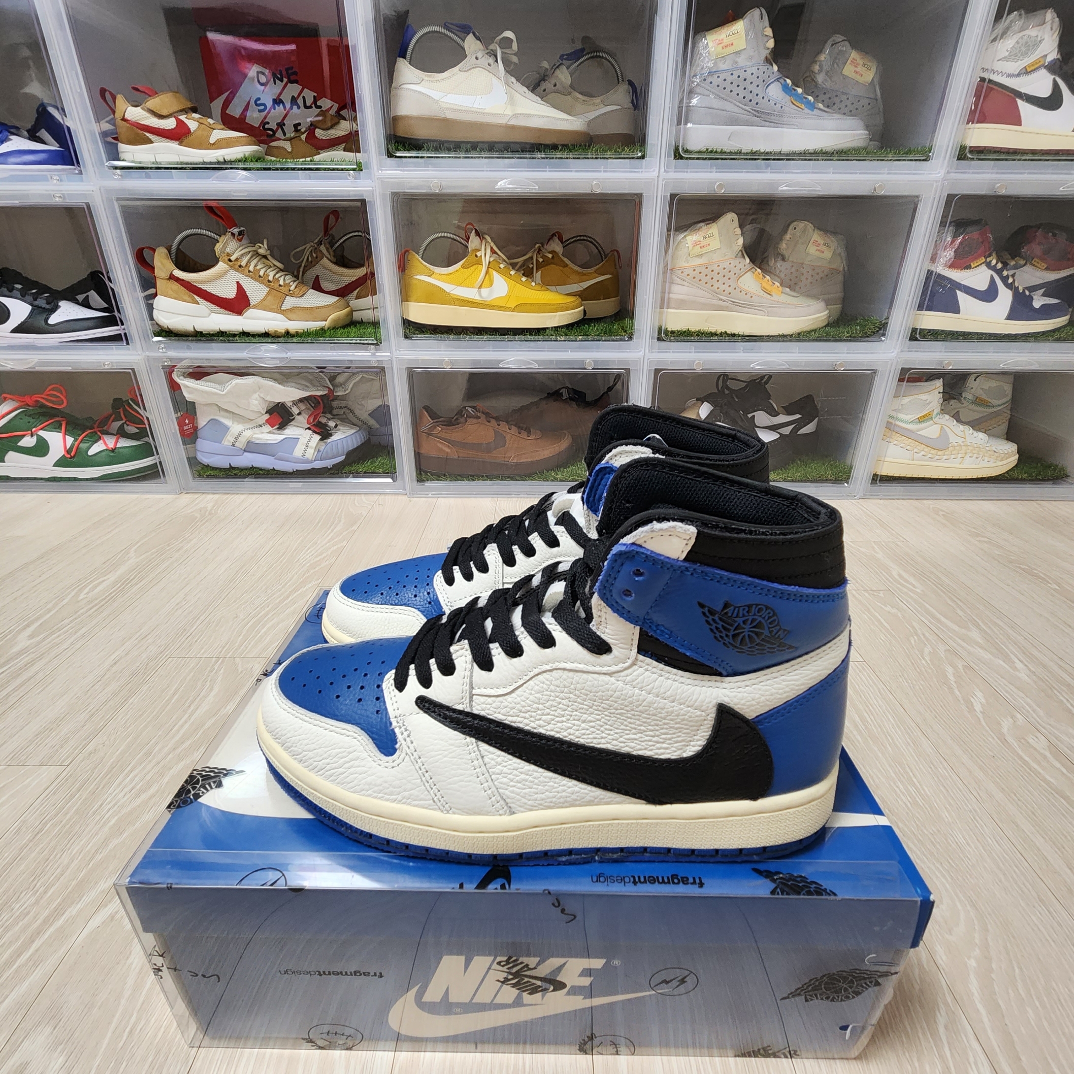 Jordan 1 x Travis Scott x Fragment Retro High OG SP Military Blue 착용 스타일 - 3