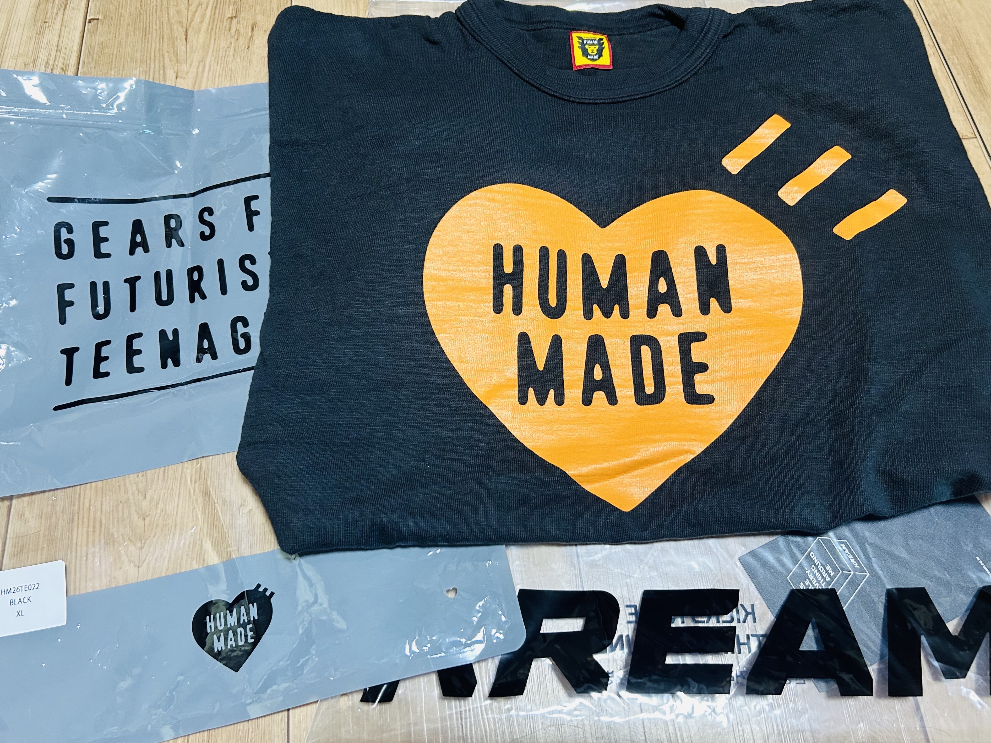 Human Made Heart T-Shirt Black Orange - Shibuya Parco Store Exclusive 착용 스타일 - 1
