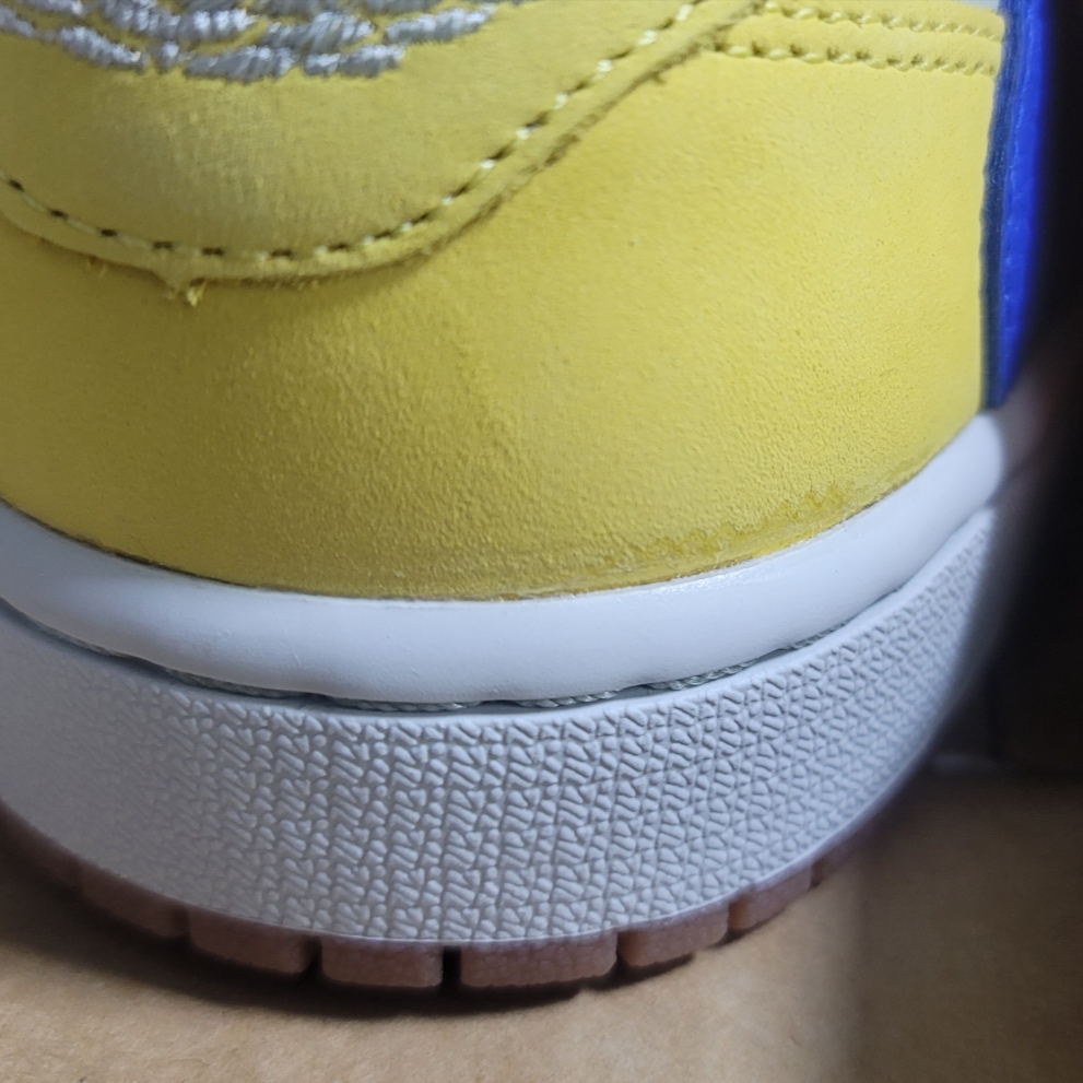 (W) Jordan 1 x Travis Scott Retro Low OG SP Canary 착용 스타일 - 3