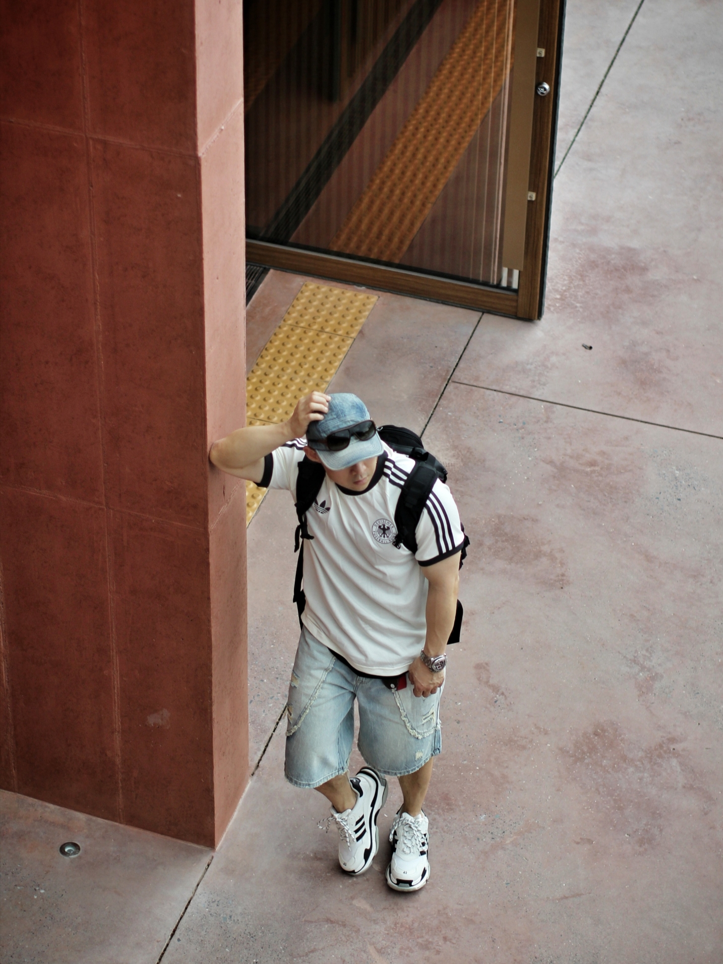 Supreme Washed Chino Twill Camp Cap Dirty Indigo - 24SS, Adidas German Adicolor Classic 3-Stripes T-Shirt Off White - KR Sizing 착용 스타일 - 4