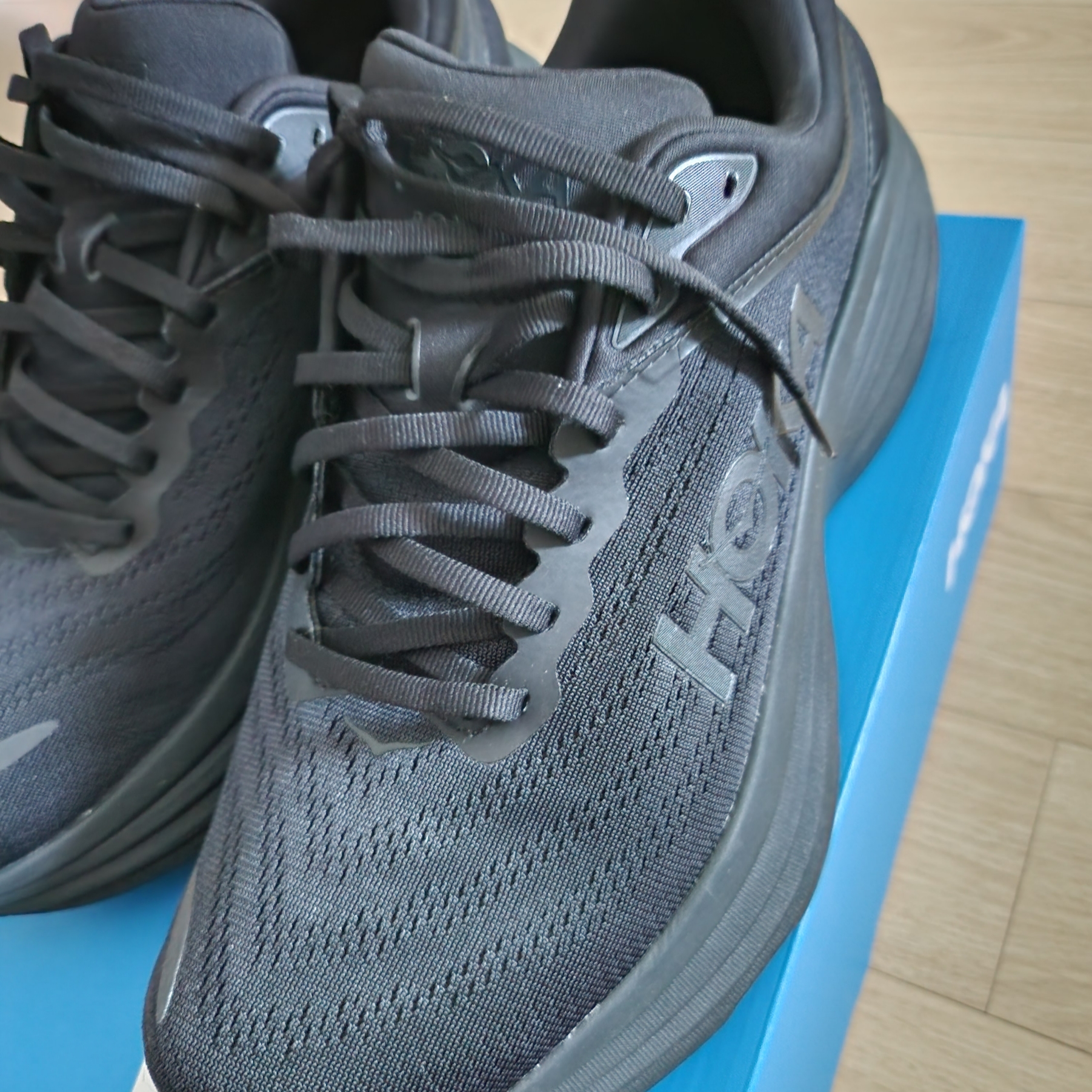 Hoka Bondi 8 Black - Wide 착용 스타일 - 1