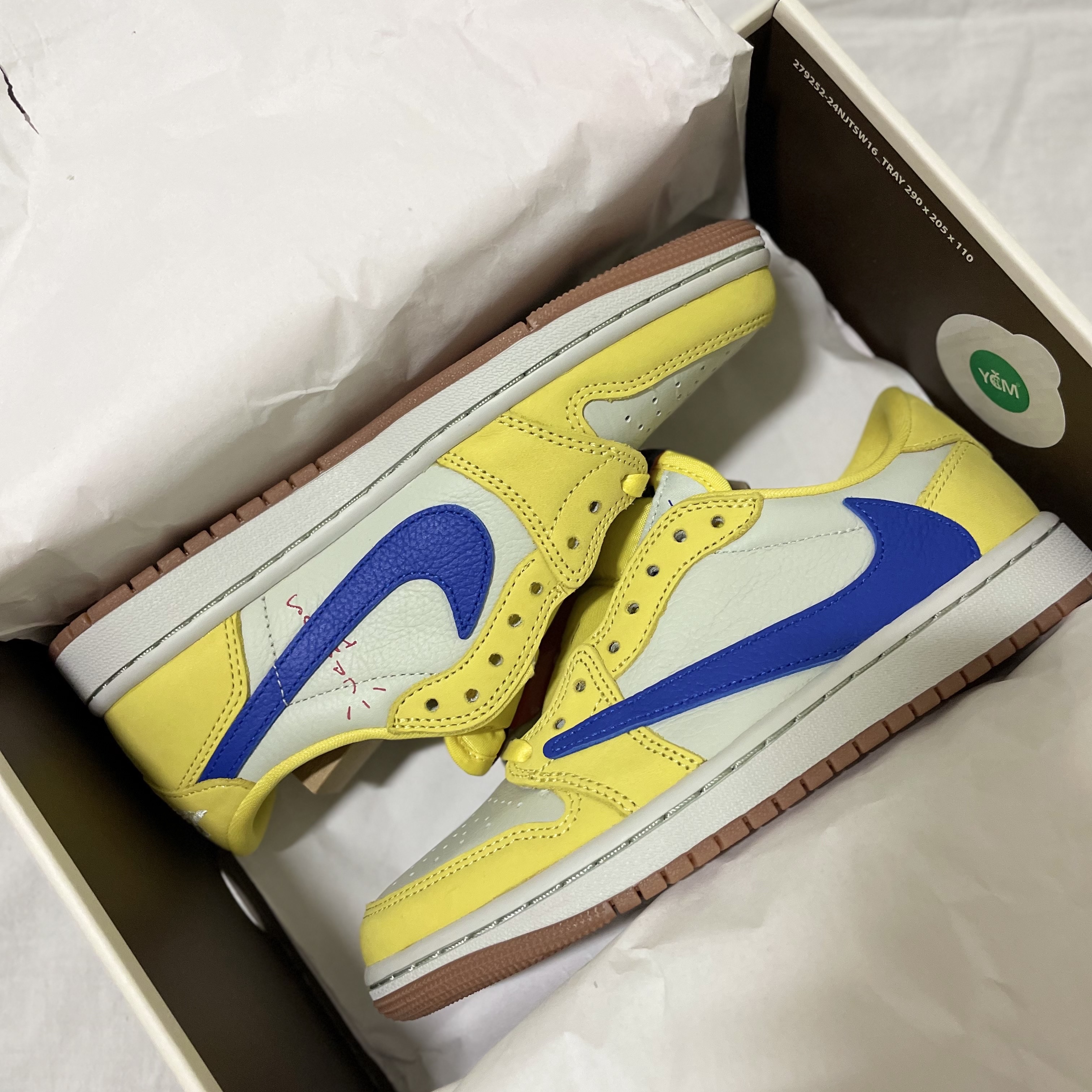 (W) Jordan 1 x Travis Scott Retro Low OG SP Canary 착용 스타일