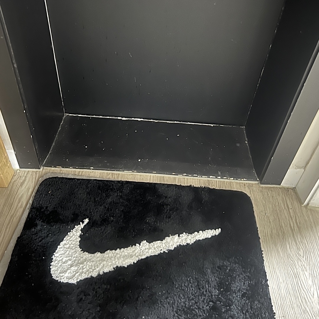 Nike Swoosh Rug Black White 착용 스타일