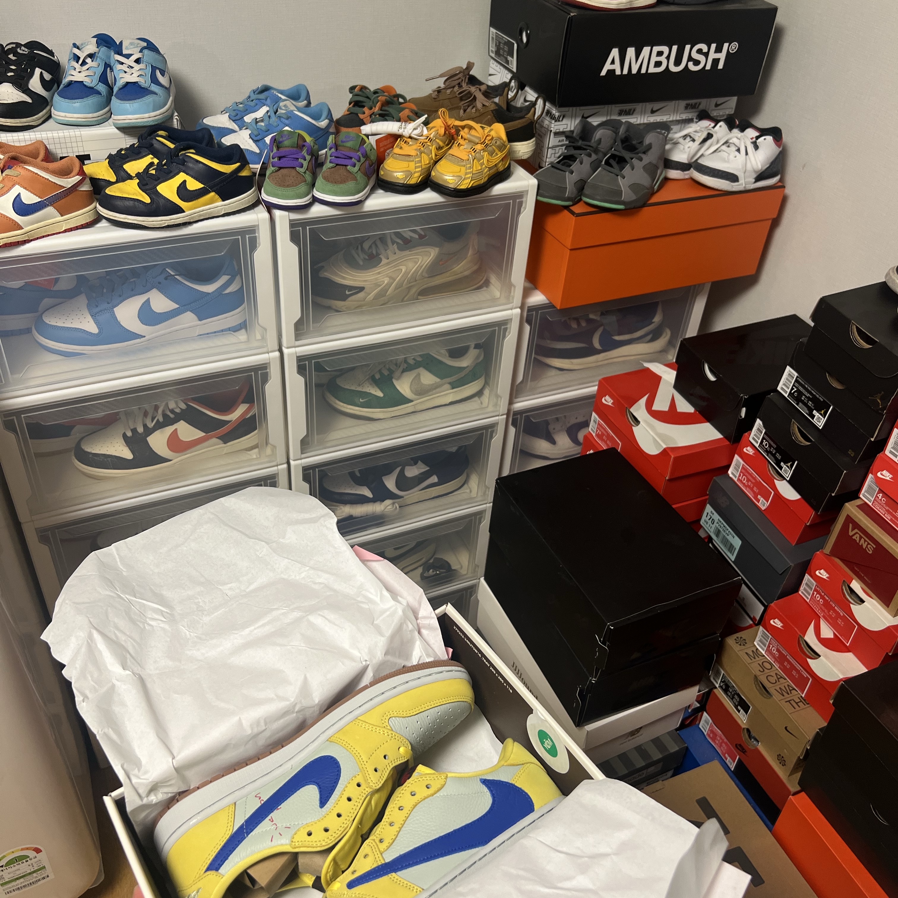 (W) Jordan 1 x Travis Scott Retro Low OG SP Canary 착용 스타일