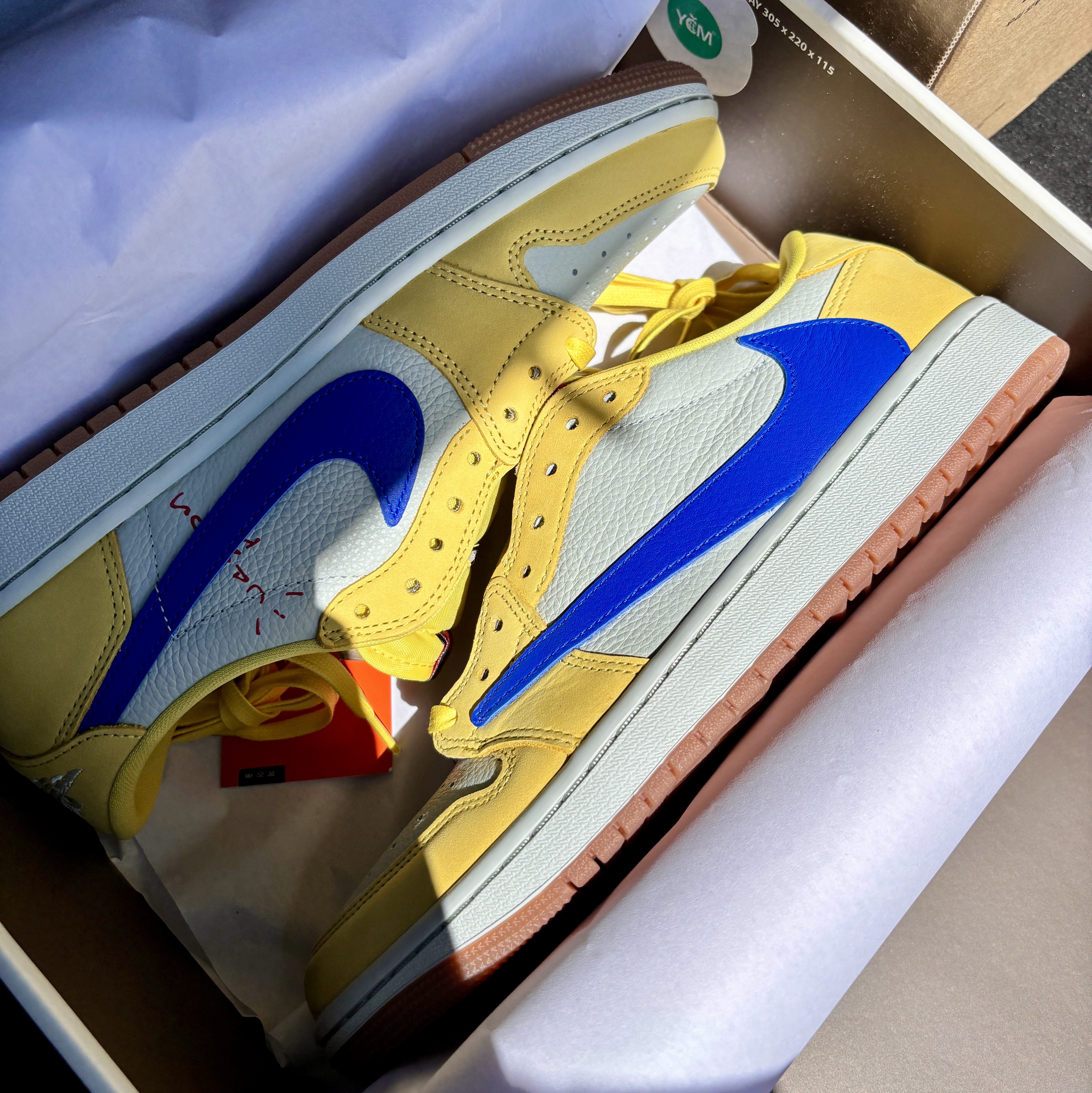 (W) Jordan 1 x Travis Scott Retro Low OG SP Canary 착용 스타일